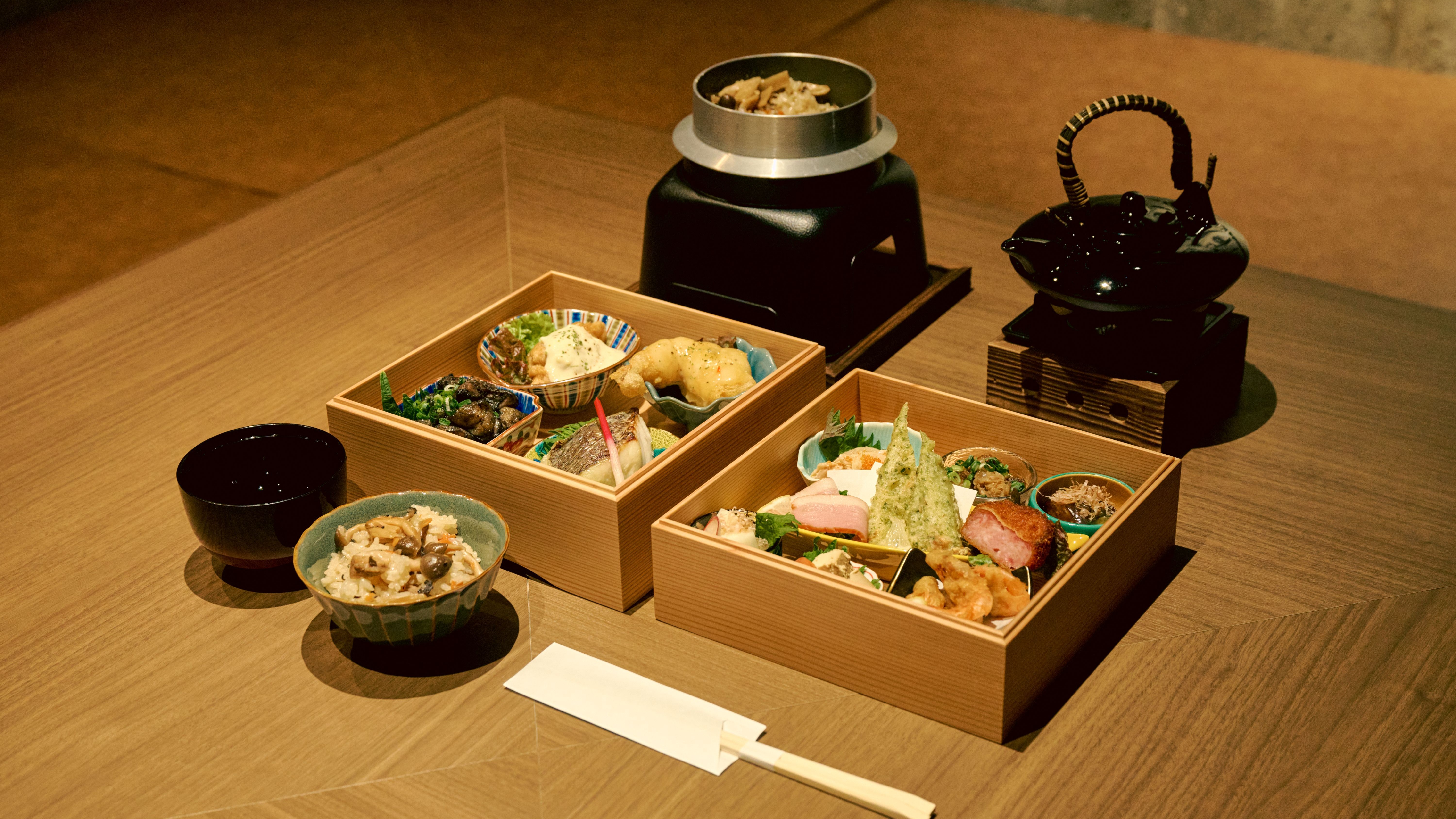 「竹コース」霧島鶏の炭火焼など宮崎の食材を使用した懐石おせち（イメージ）