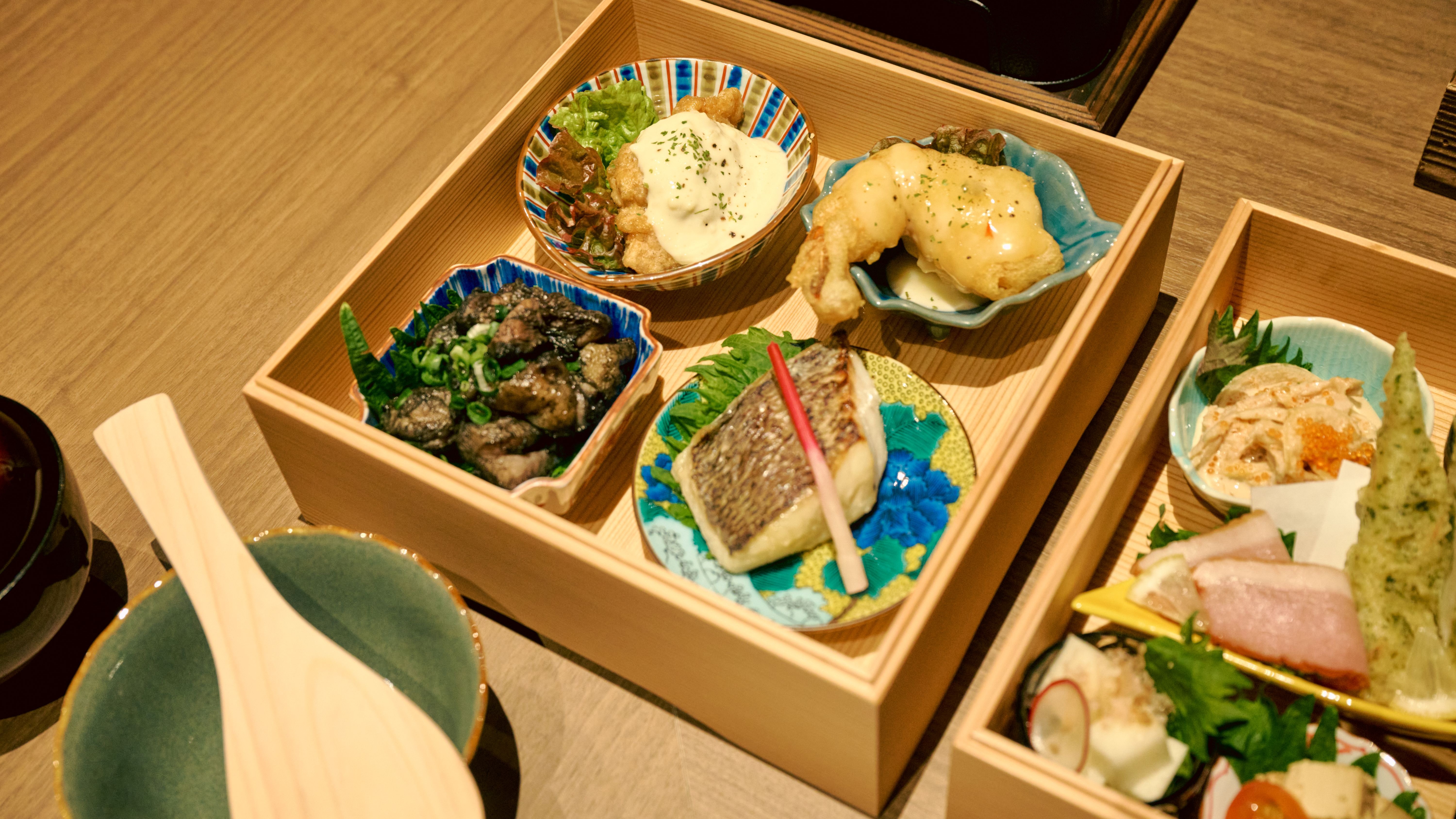 「竹コース」霧島鶏の炭火焼など宮崎の食材を使用した懐石おせち（イメージ）