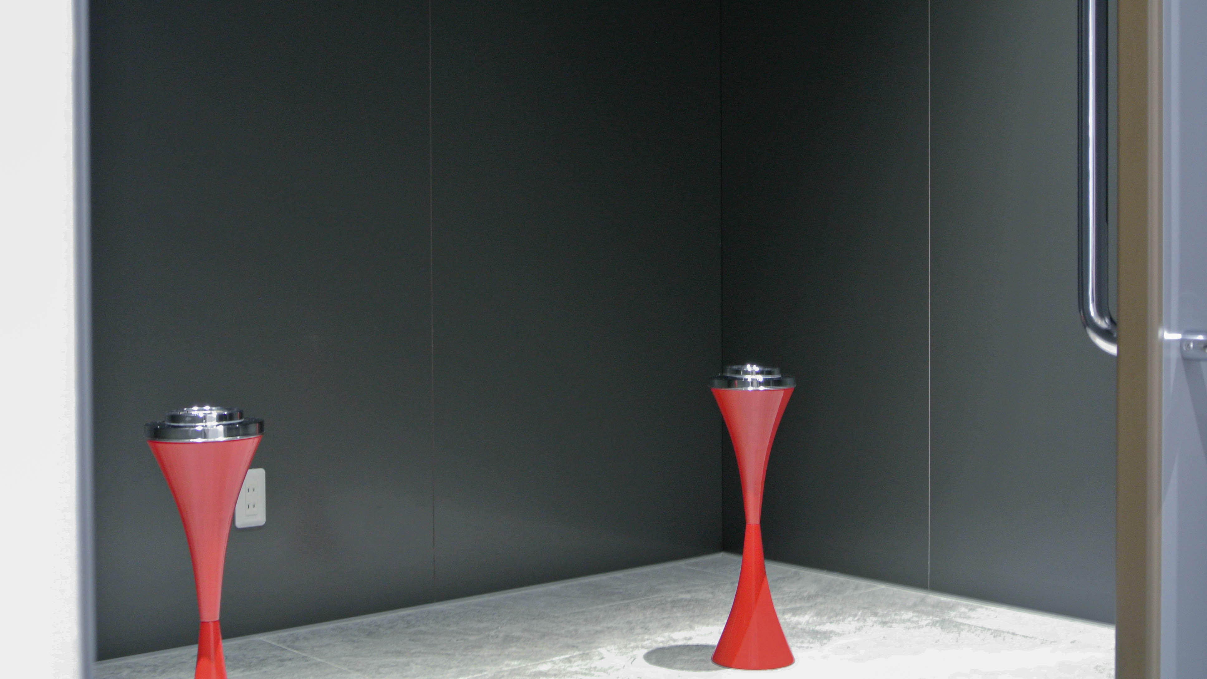 ホテル内1階に喫煙所がございます（全室禁煙）