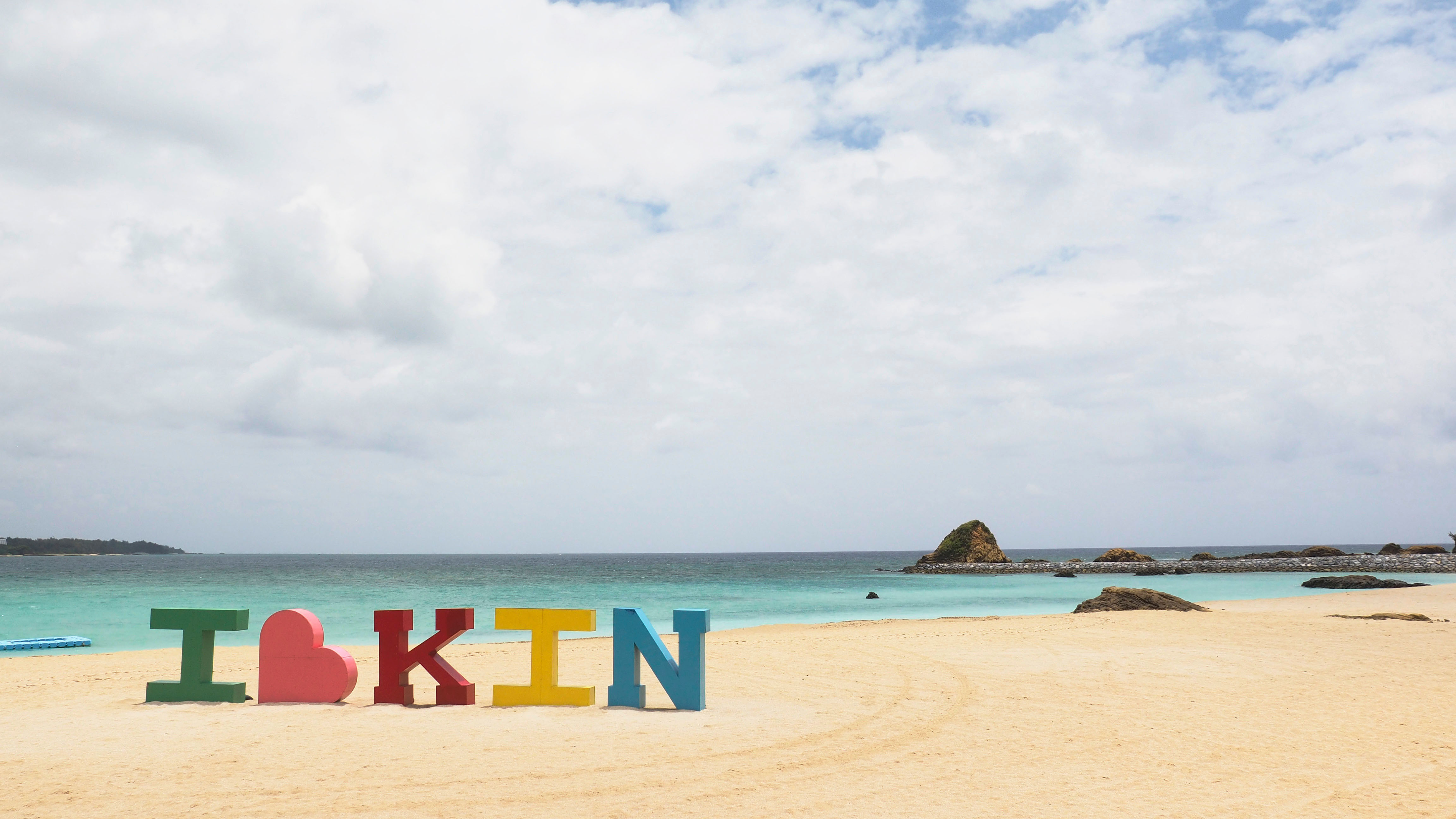 【KIN サンライズビーチ海浜公園】秘密の抜け道を通って絶景まですぐそば