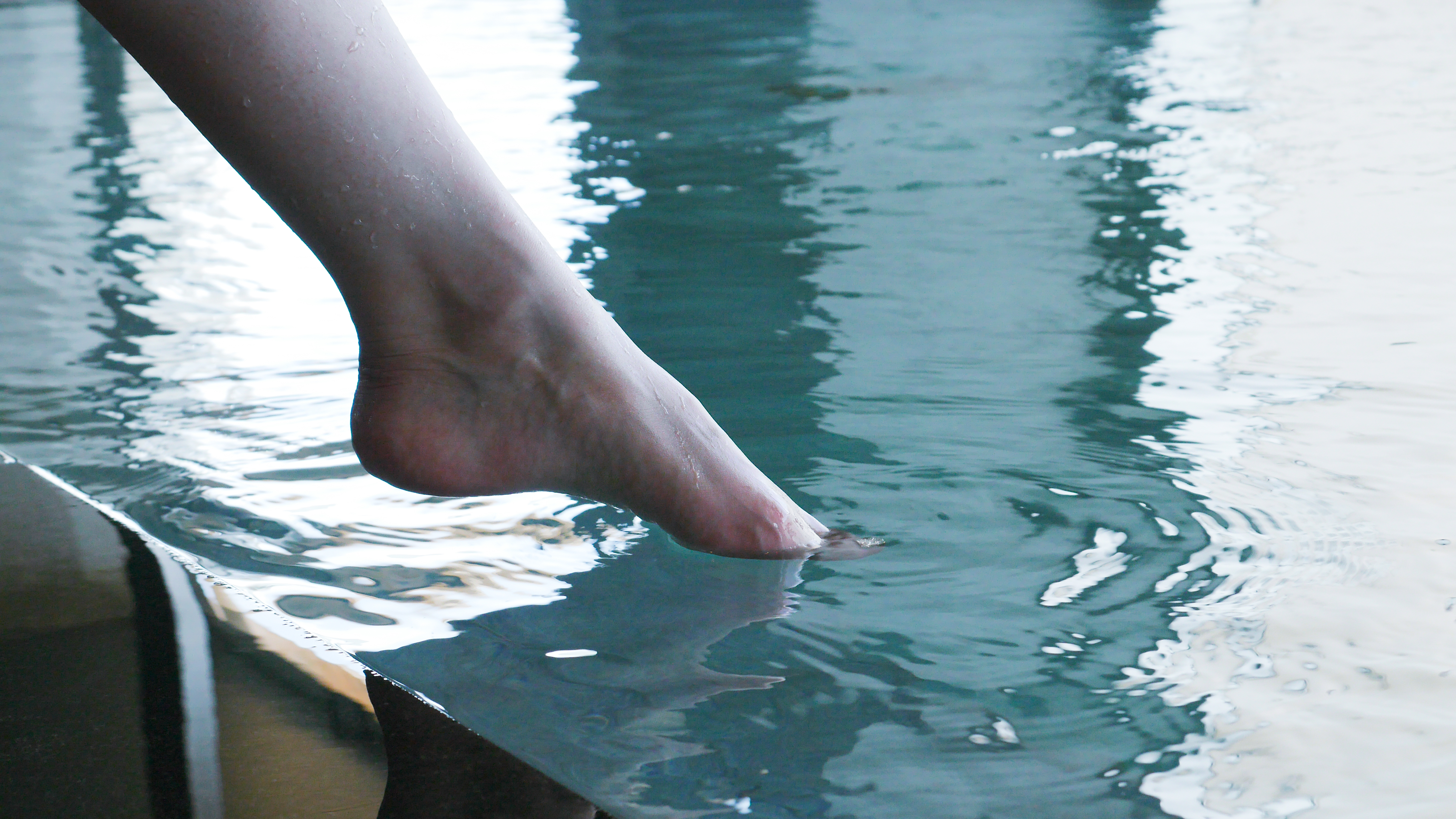 旅行の疲れを贅沢に天然温泉で癒す（日帰り利用可）