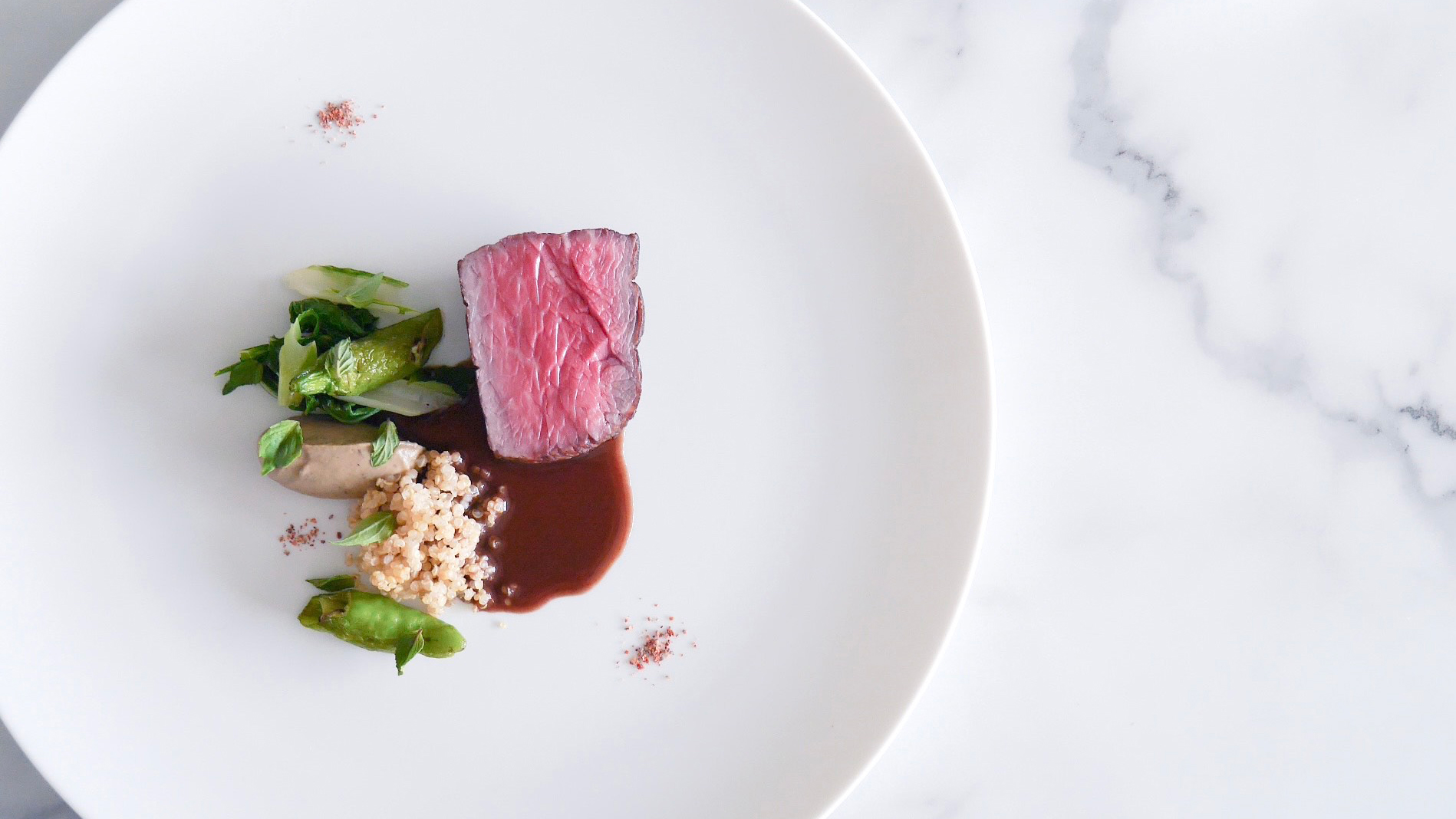 沖縄県産素材を生かした創作フレンチコース