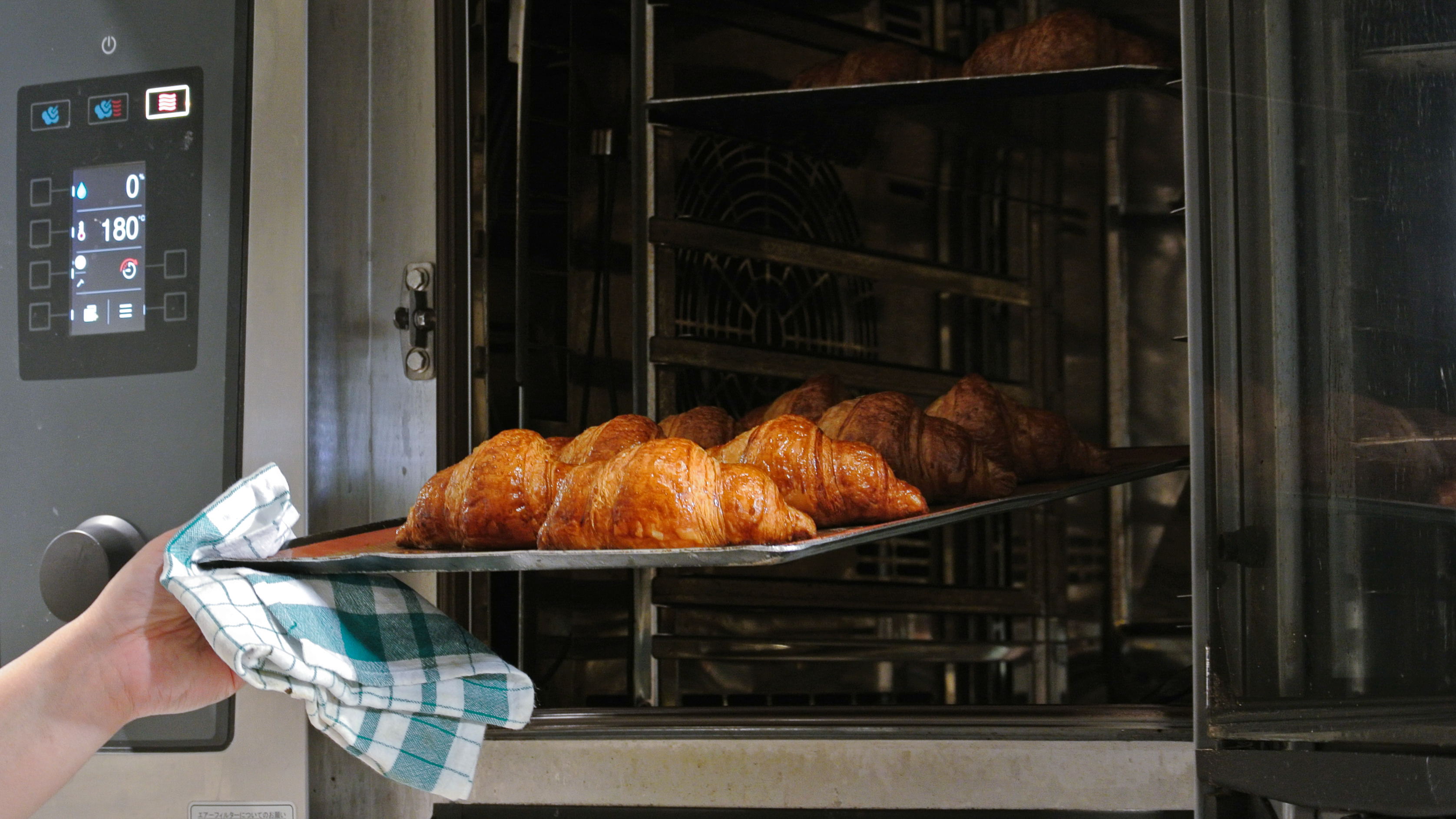 ホテルで焼き上げている自慢のパン