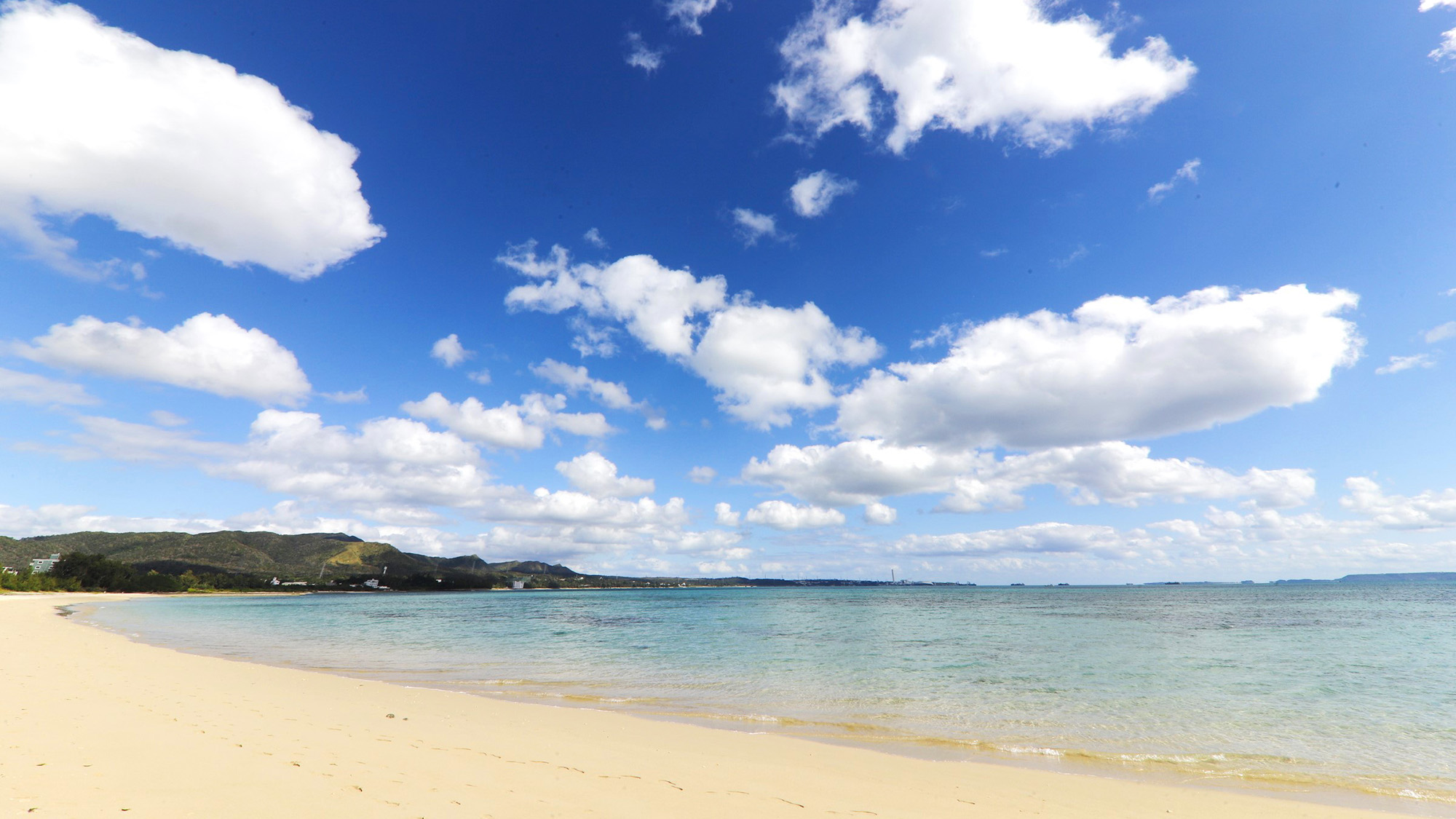 ・【周辺】徒歩約1分のビーチで海遊びをめいっぱい楽しめます！お子様も大喜び♪