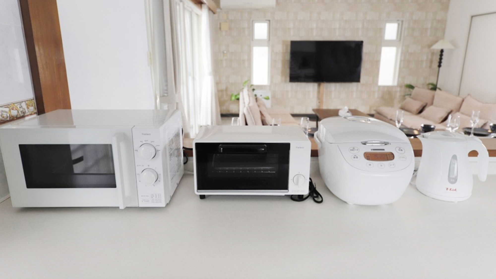 ・【キッチン】調理家電も充実！電子レンジ、オーブン、炊飯器、電気ケトルがございます