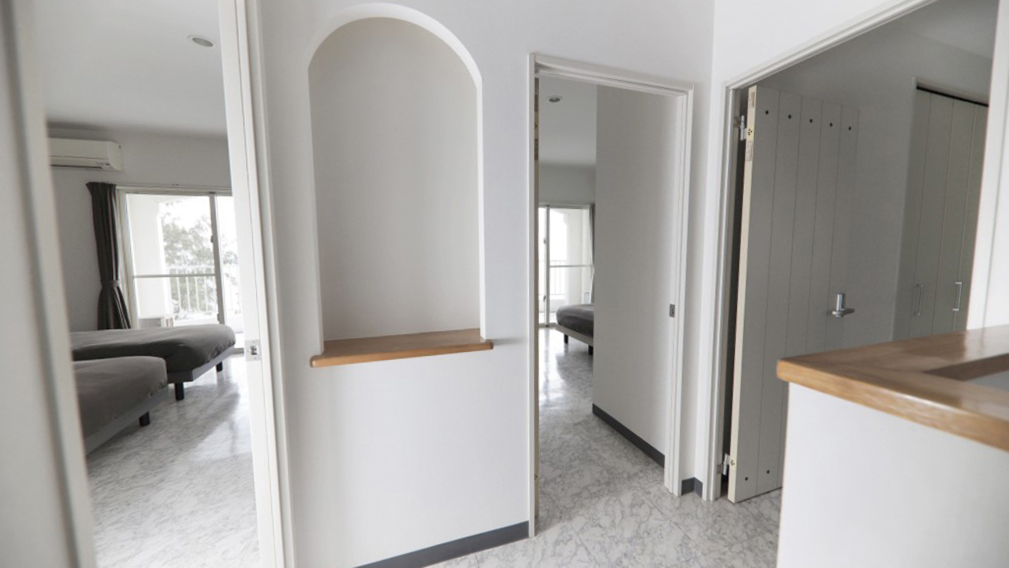 ・【踊り場】2階には寝室が3部屋ございます