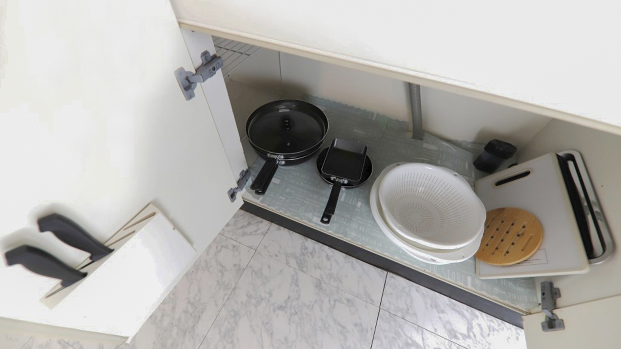 ・【キッチン備品】包丁、フライパン、ザル、まな板