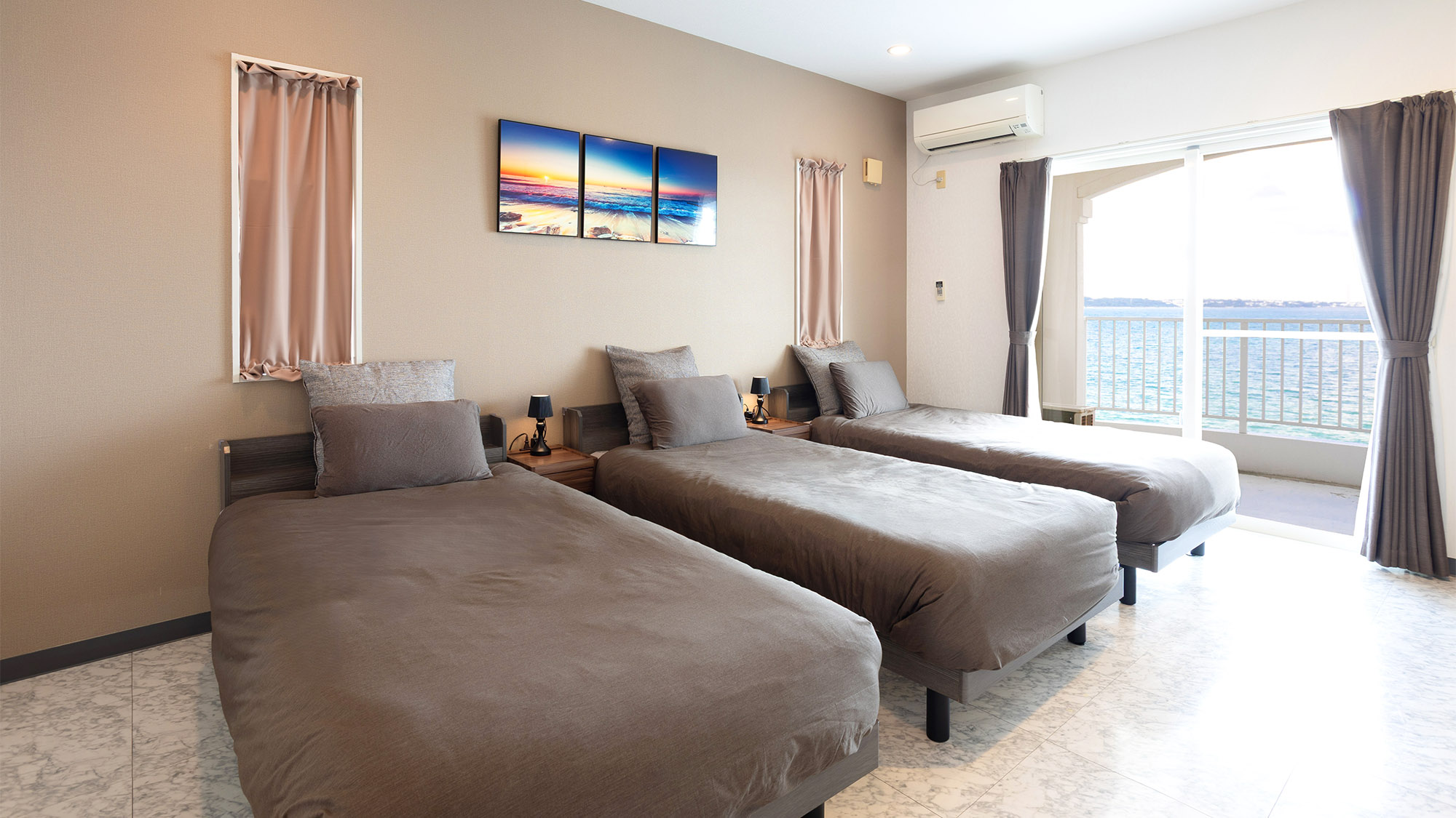 ・【ベッドルーム／シングルベッド3台】みんなで一緒に過ごせるトリプルルーム