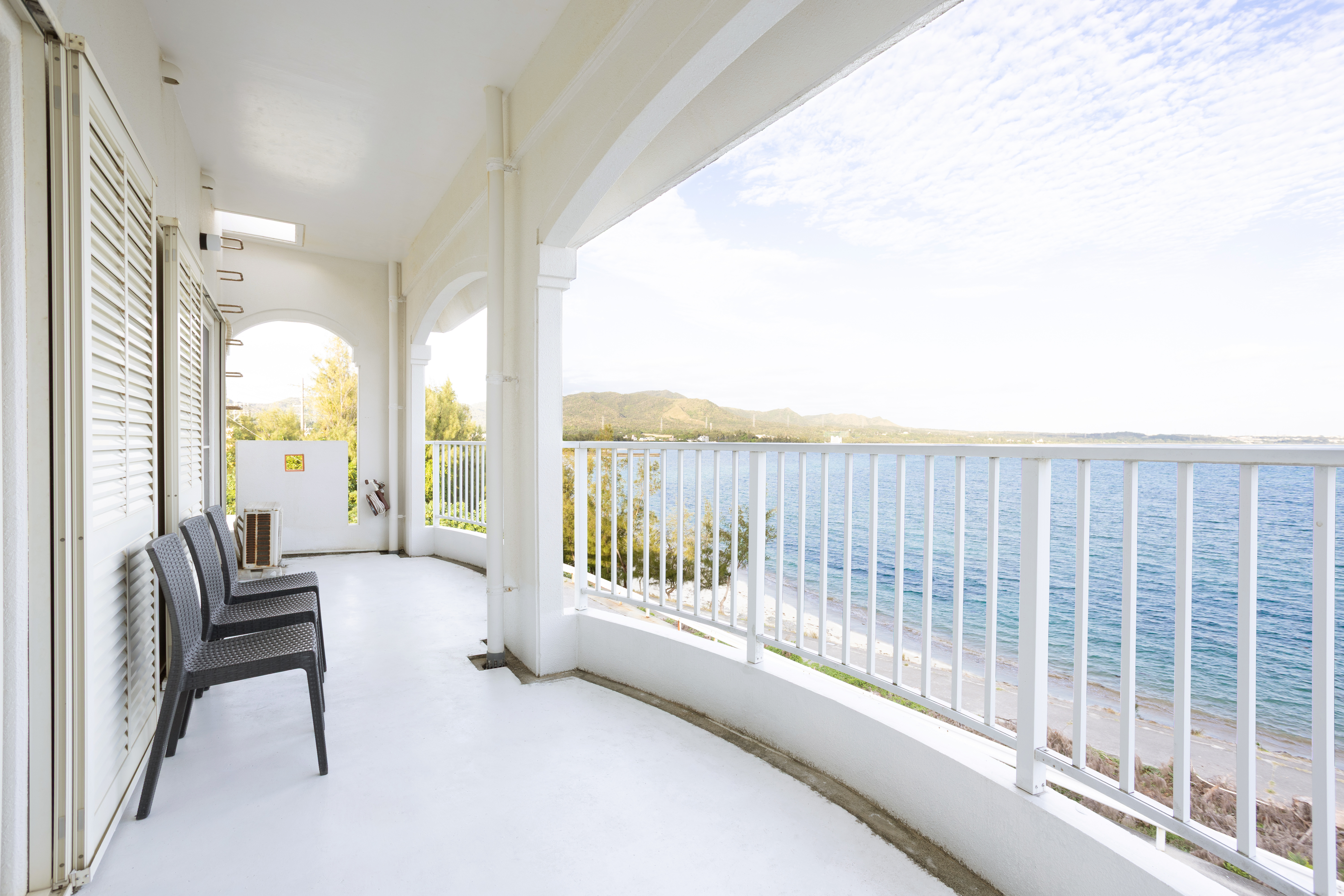 ・【バルコニー】大切なご家族や仲間と一緒に眺める海は特別な想い出に