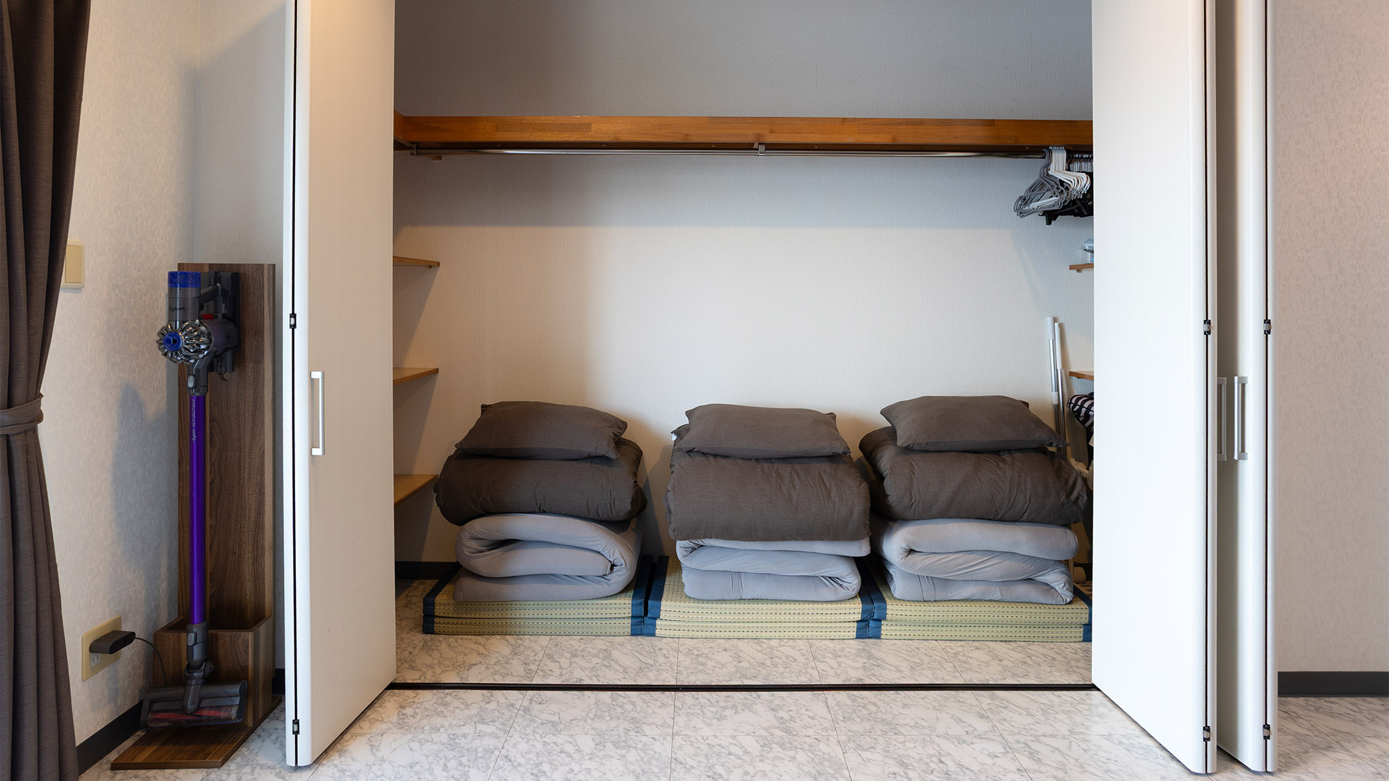 ・【布団】クローゼットにお布団が３組ございます　ご自由にお使いください