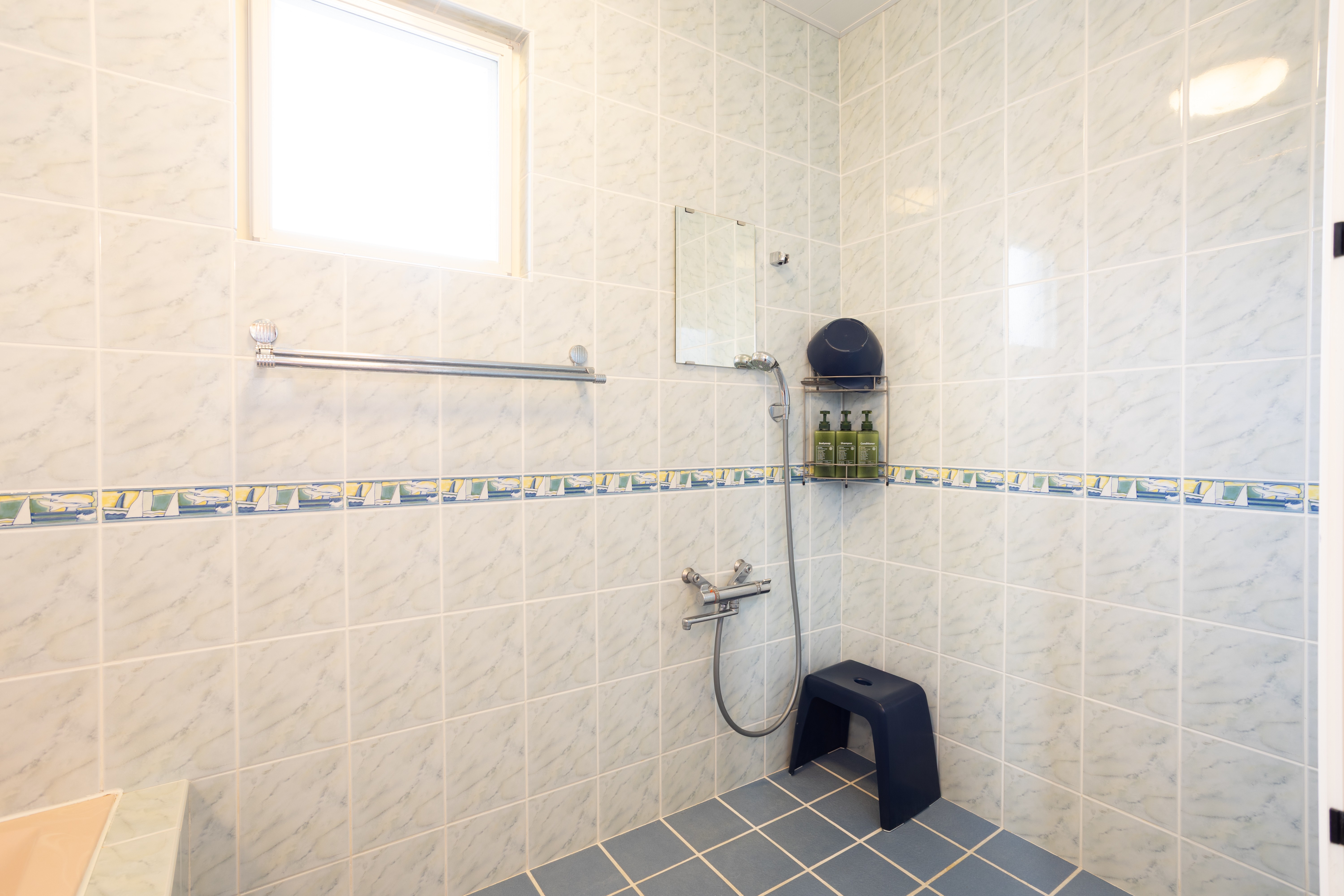 ・【バスルーム】ゆとりある洗い場とゆったり浸かれる浴槽。旅の疲れをリフレッシュ♪