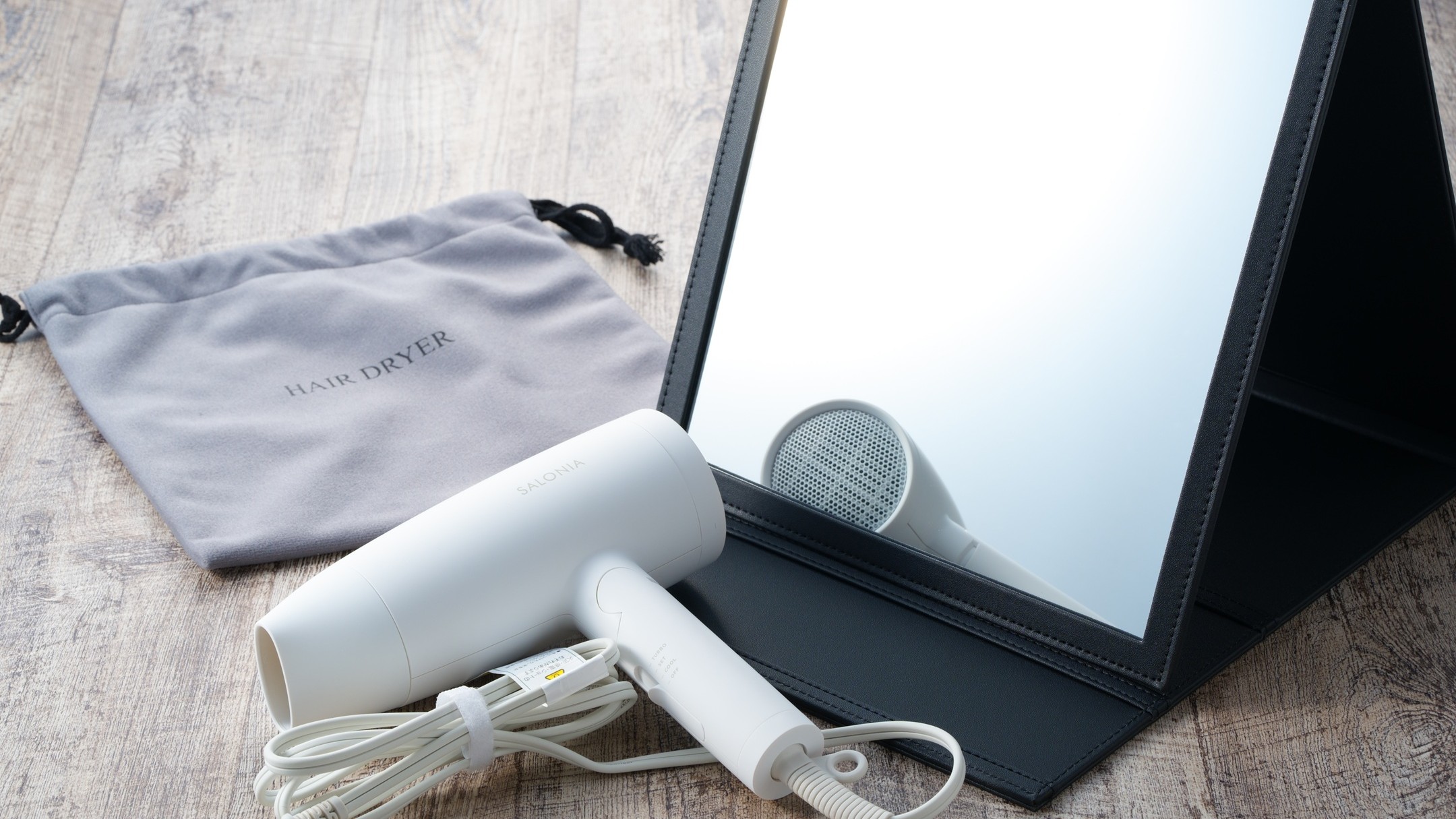 ＜客室＞鏡とドライヤー