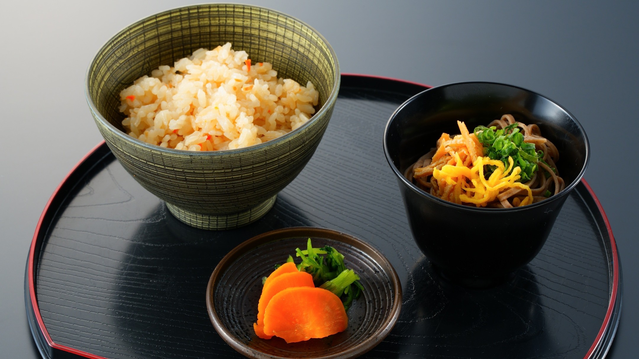 ＜夕食＞季節の炊き込みご飯、お蕎麦（-一例-）