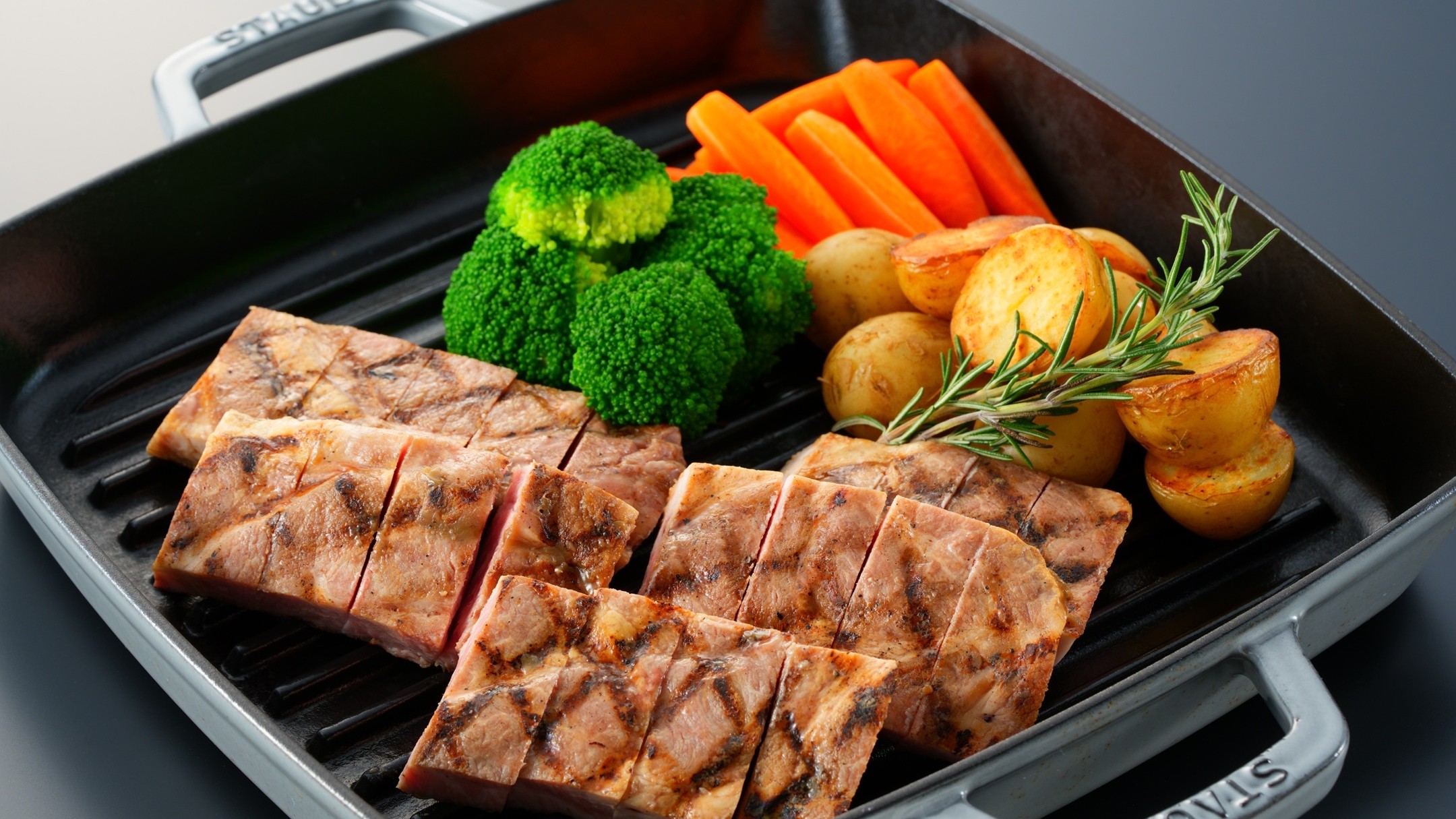 ＜夕食＞バイキング　盛り付け一例