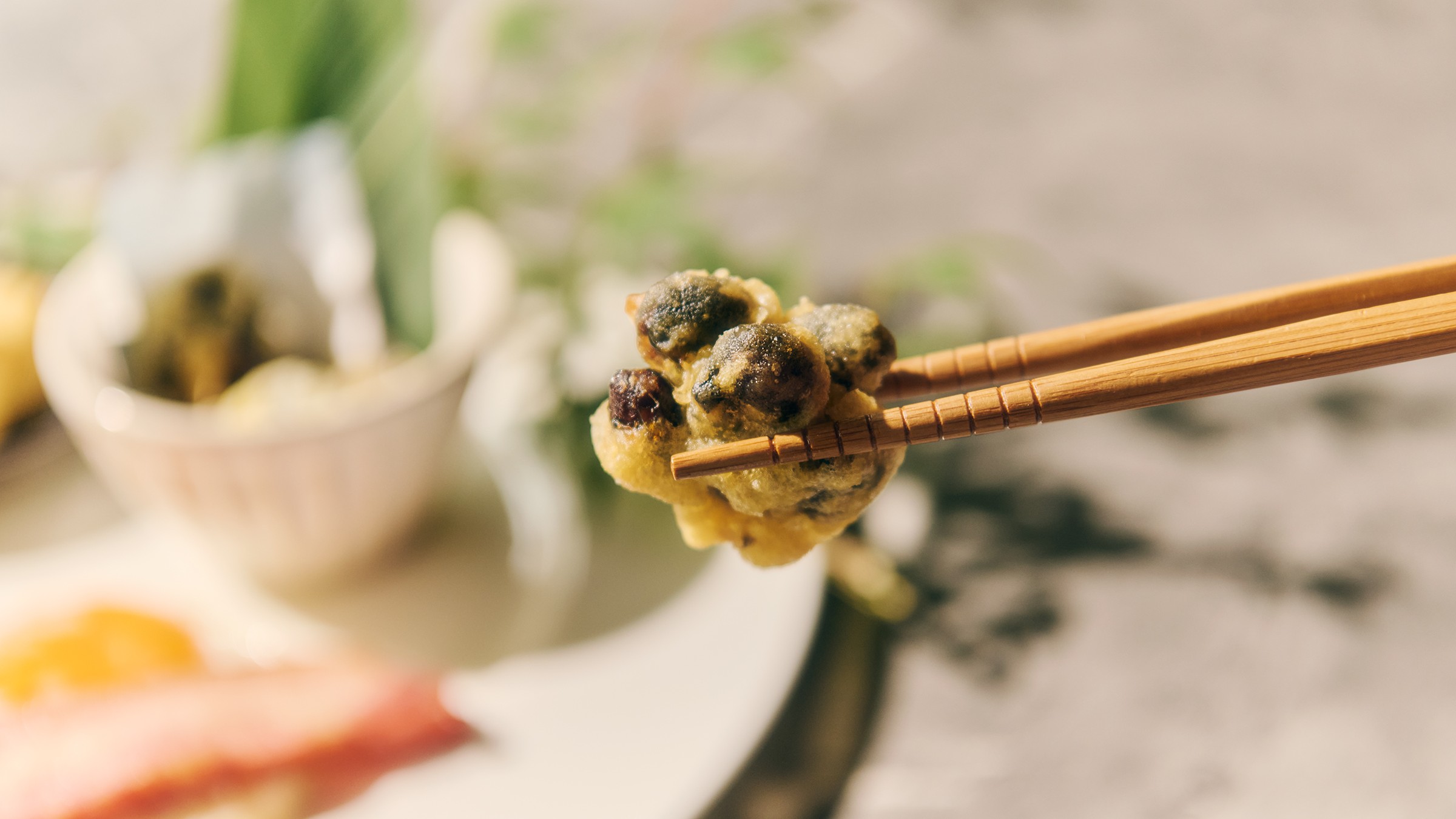 ＜朝食＞実演コーナー　黒豆の天ぷら