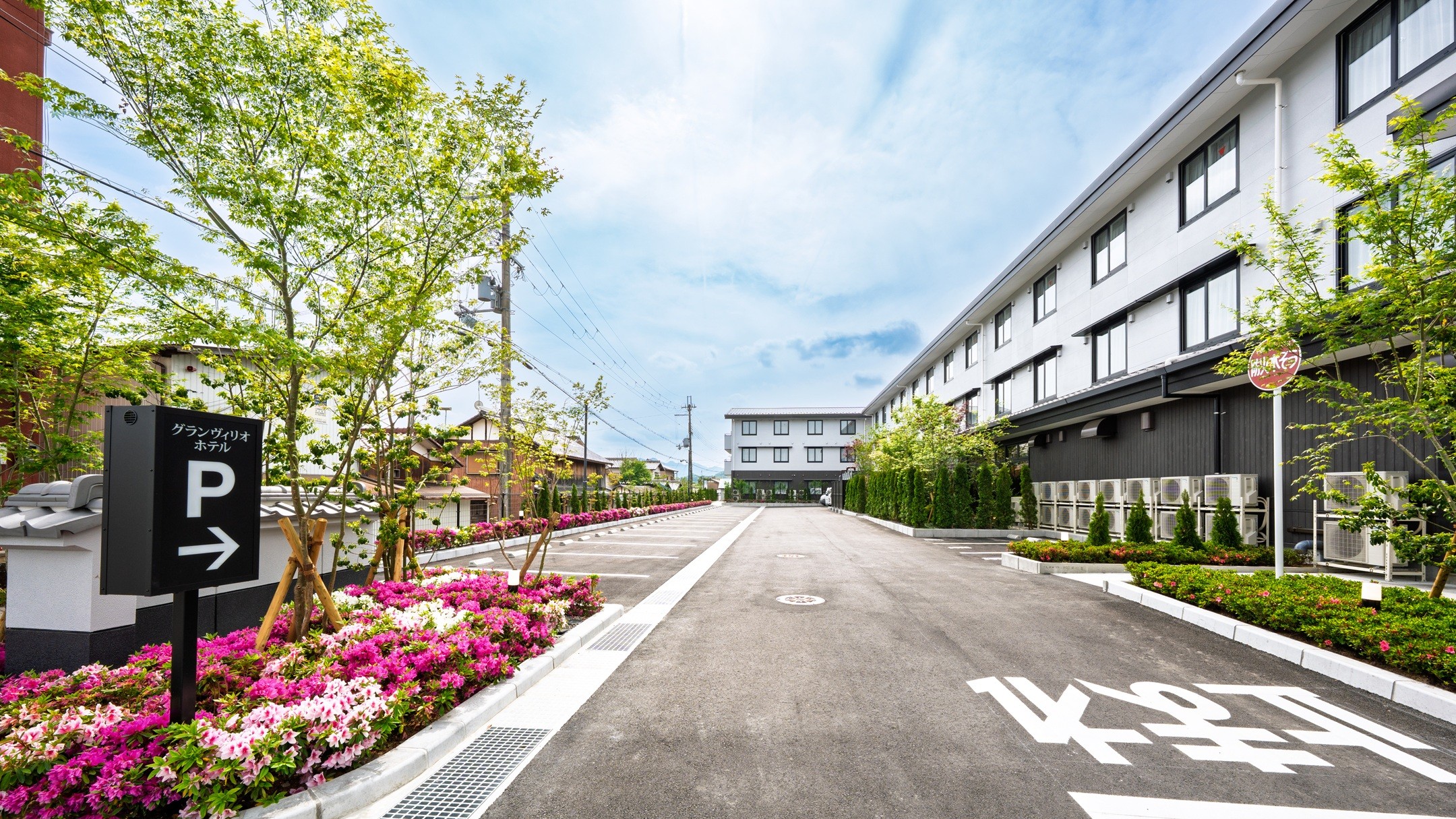 ＜駐車場＞敷地内駐車場入り口