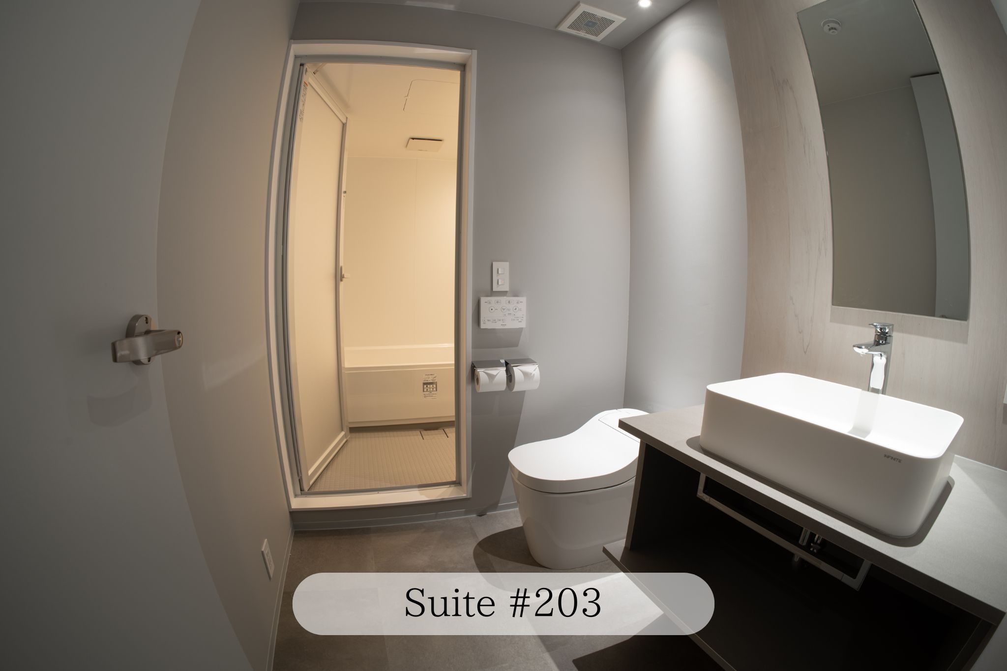 Suite 203号室