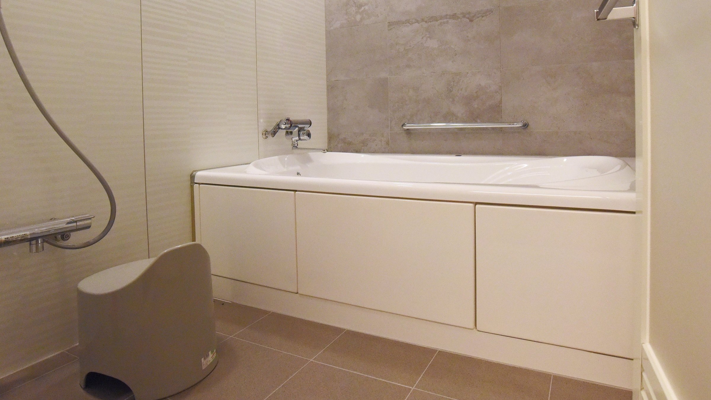 広々としたセパレートバスルーム