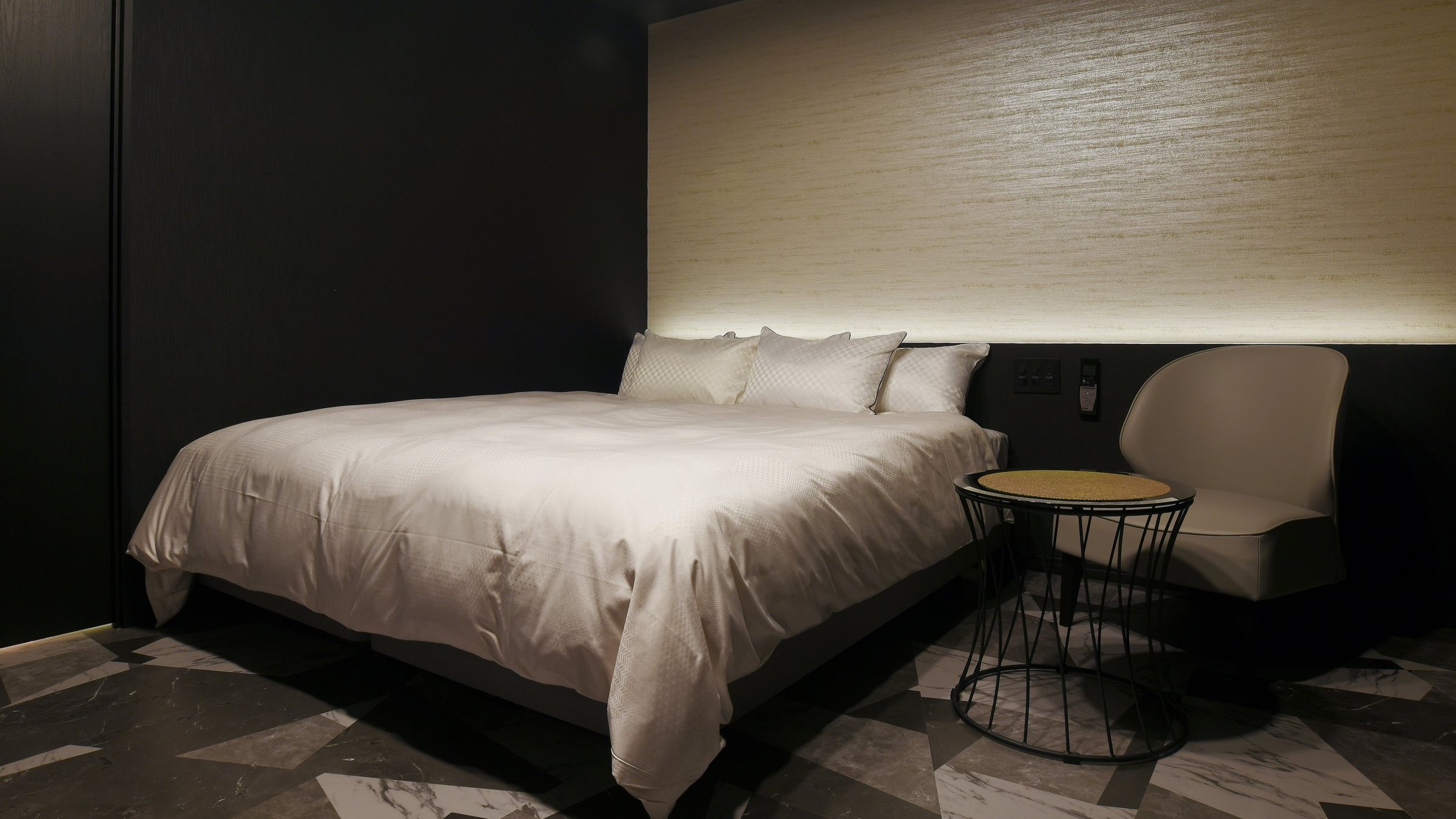 キングベッド（W1820 x L1950mm）