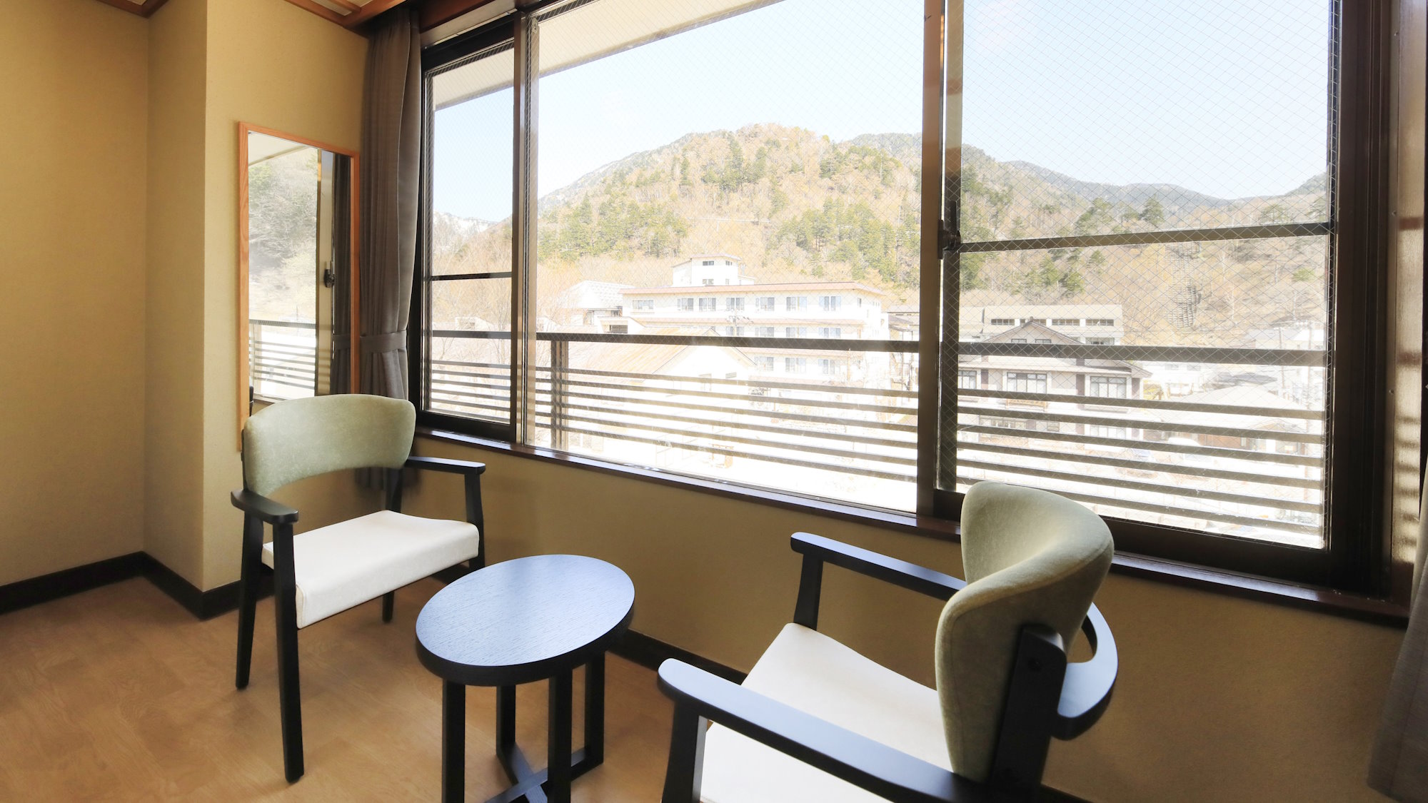 【和室10畳】広縁スペースもございますので、ごゆっくりとお過ごしいただけます（一例)