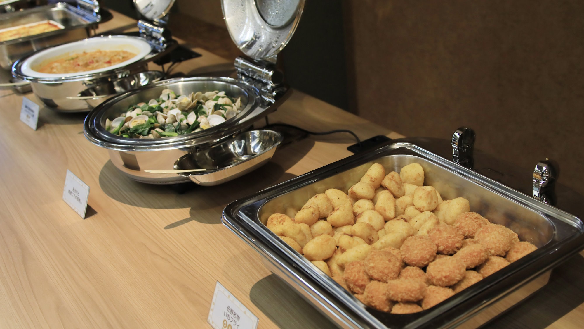 【ハーフビュッフェ：ご夕食】栃木・佐野名物「いもフライ」などご当地グルメも愉しめます（一例）