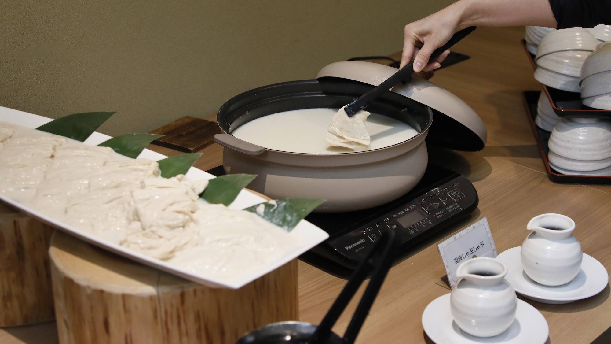 【ビュッフェ：ご朝食】日光名産「湯葉しゃぶ」をお愉しみいただけます（一例）