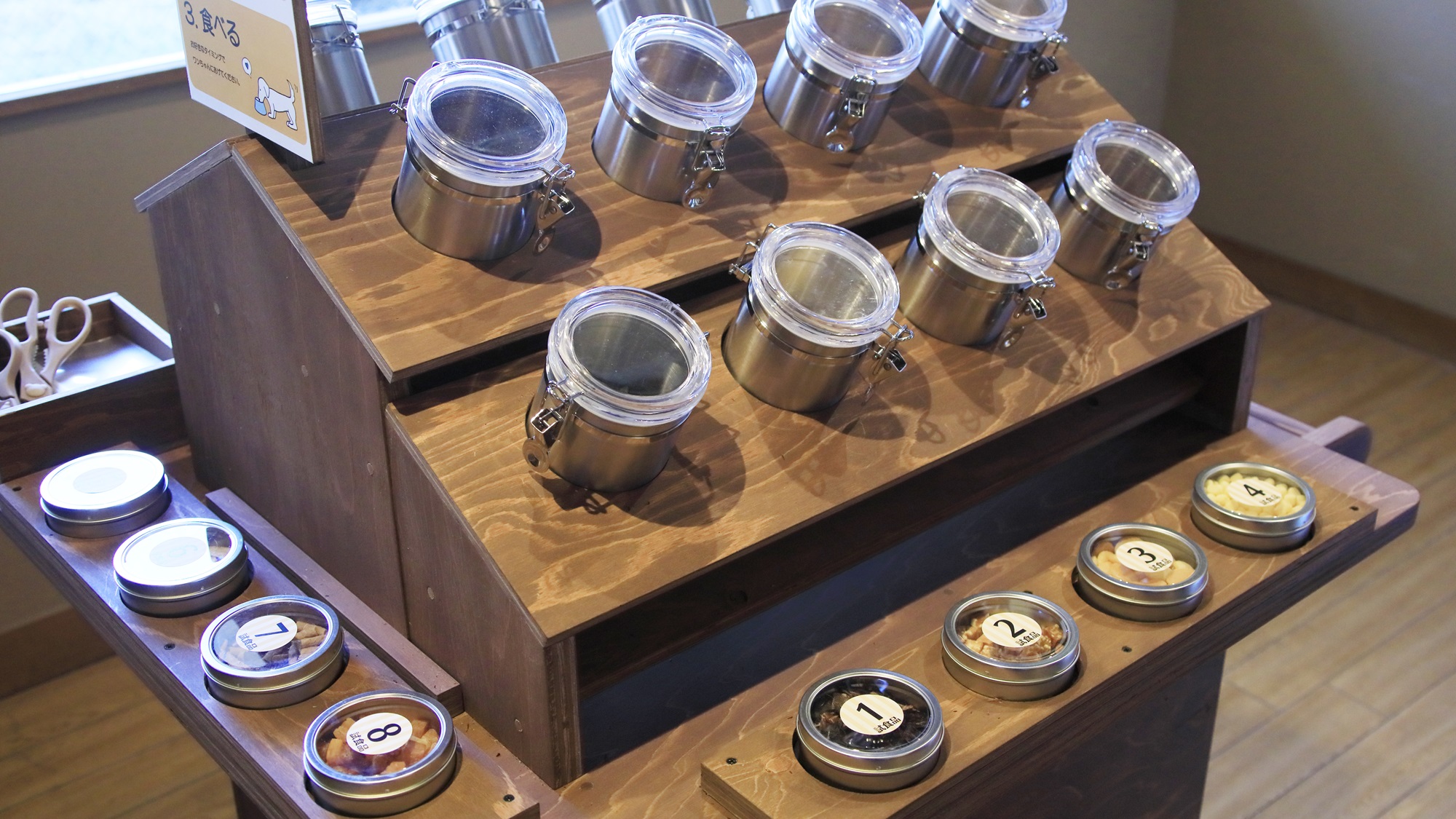 【おやつワゴン】種類豊富なおやつをご用意いたしております。（一例）