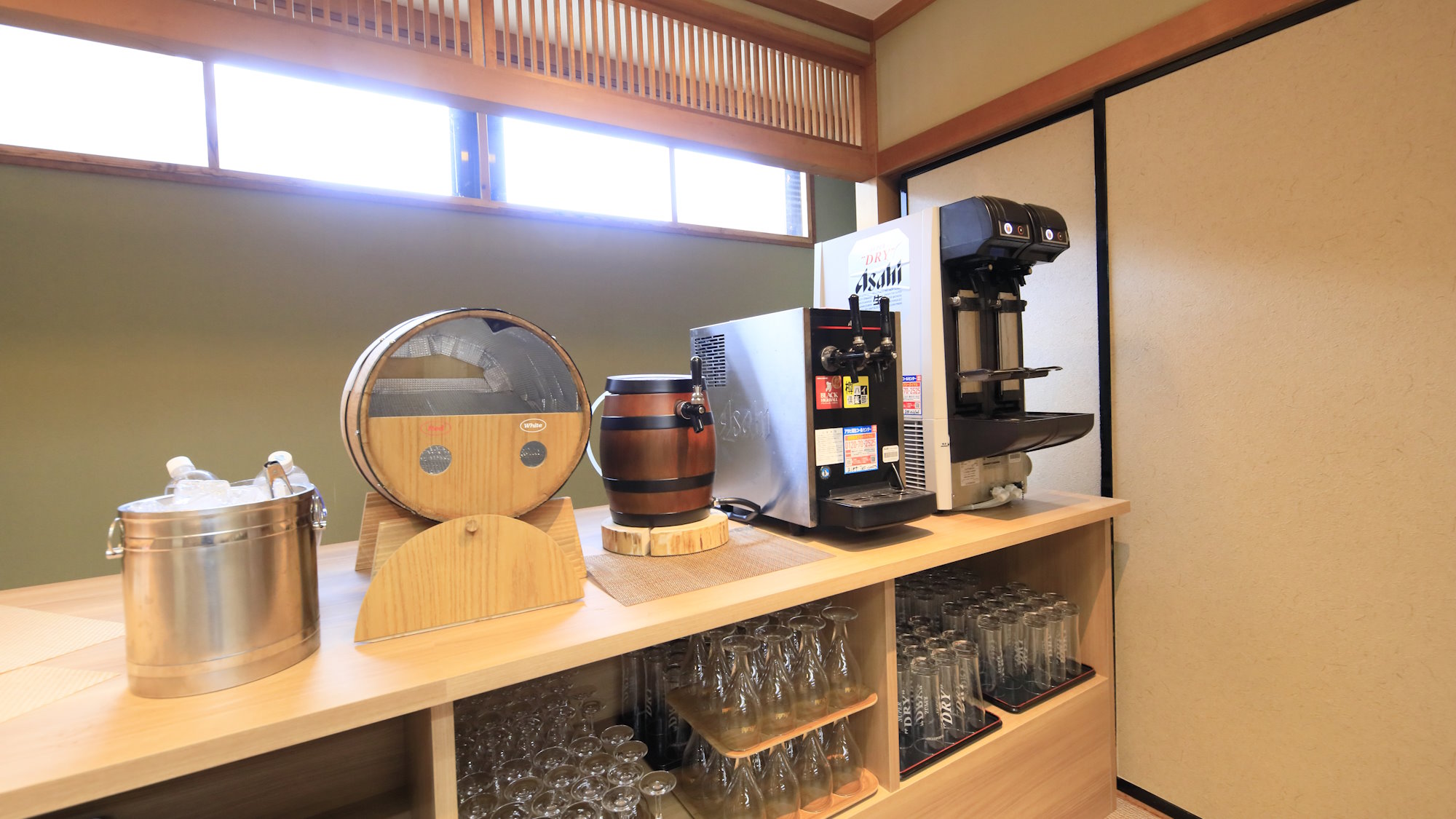 【ハーフビュッフェ：ご夕食】お好きなドリンクをお好きなだけご自由にお愉しみいただけます（一例）