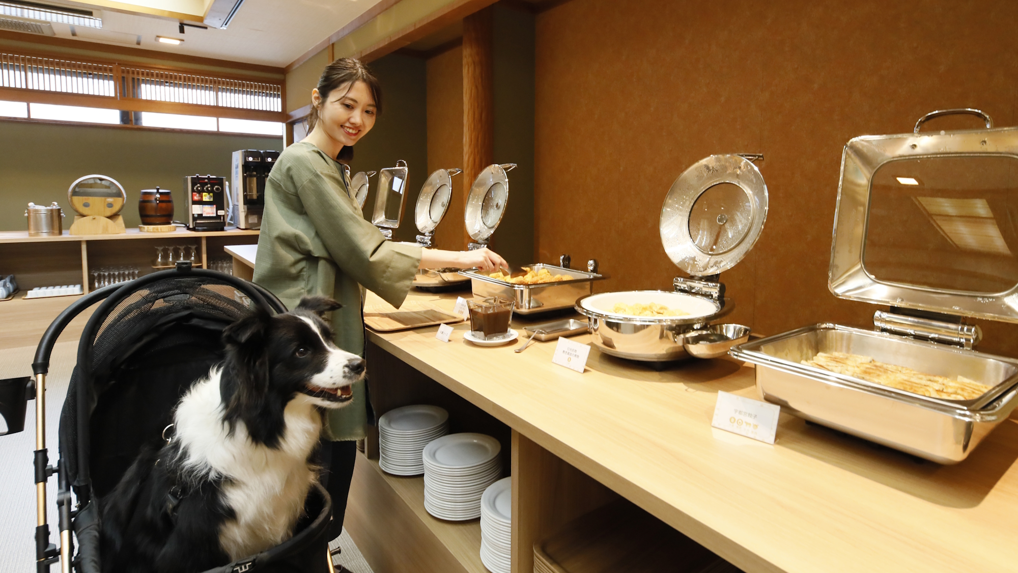 【レストラン】ワンちゃん用バギーでのご入場も可能です(一例)