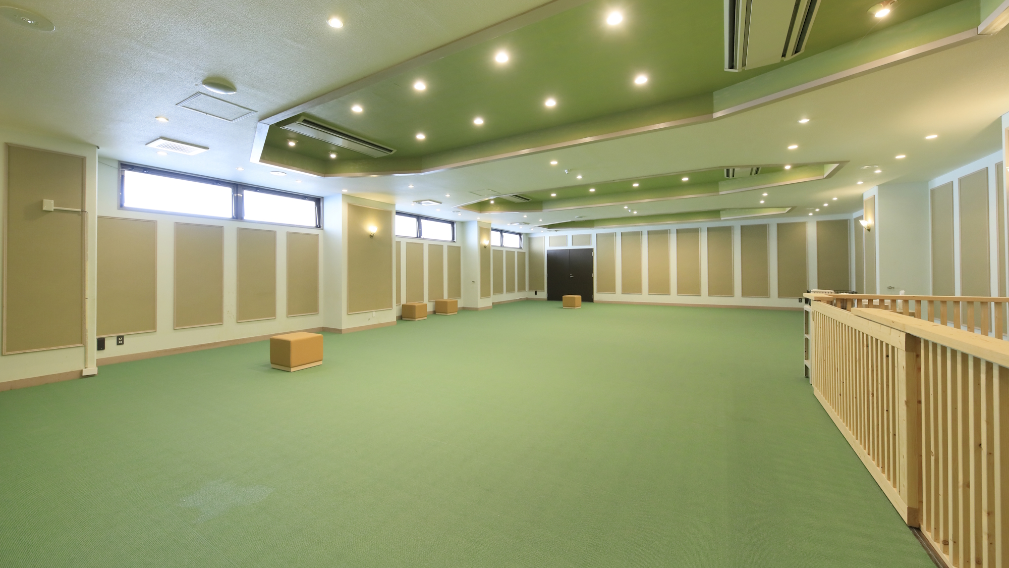 【屋内ドッグラン】愛犬が遊んでいても目が届きやすい空間となっております（一例）