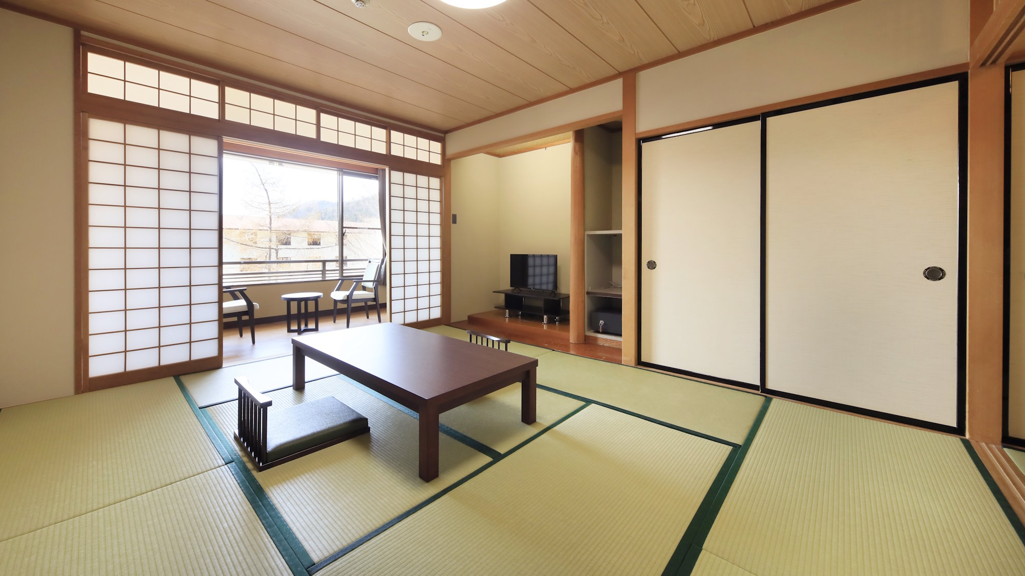 【特別和室14畳】純和風の広々とした空間が広がる特別和室となっております（一例）