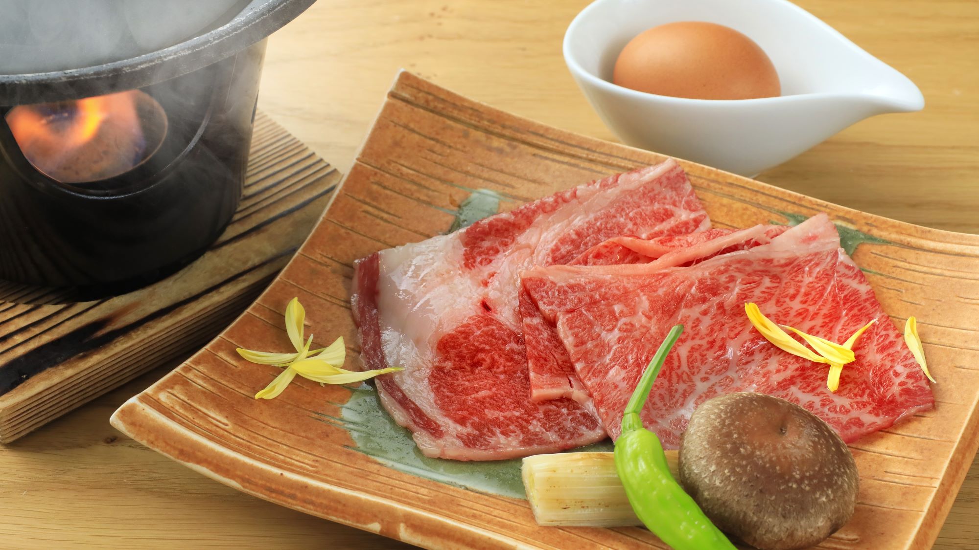 【特選鍋御膳】国産牛ロースとこだわり玉子の焼きすき（一例）