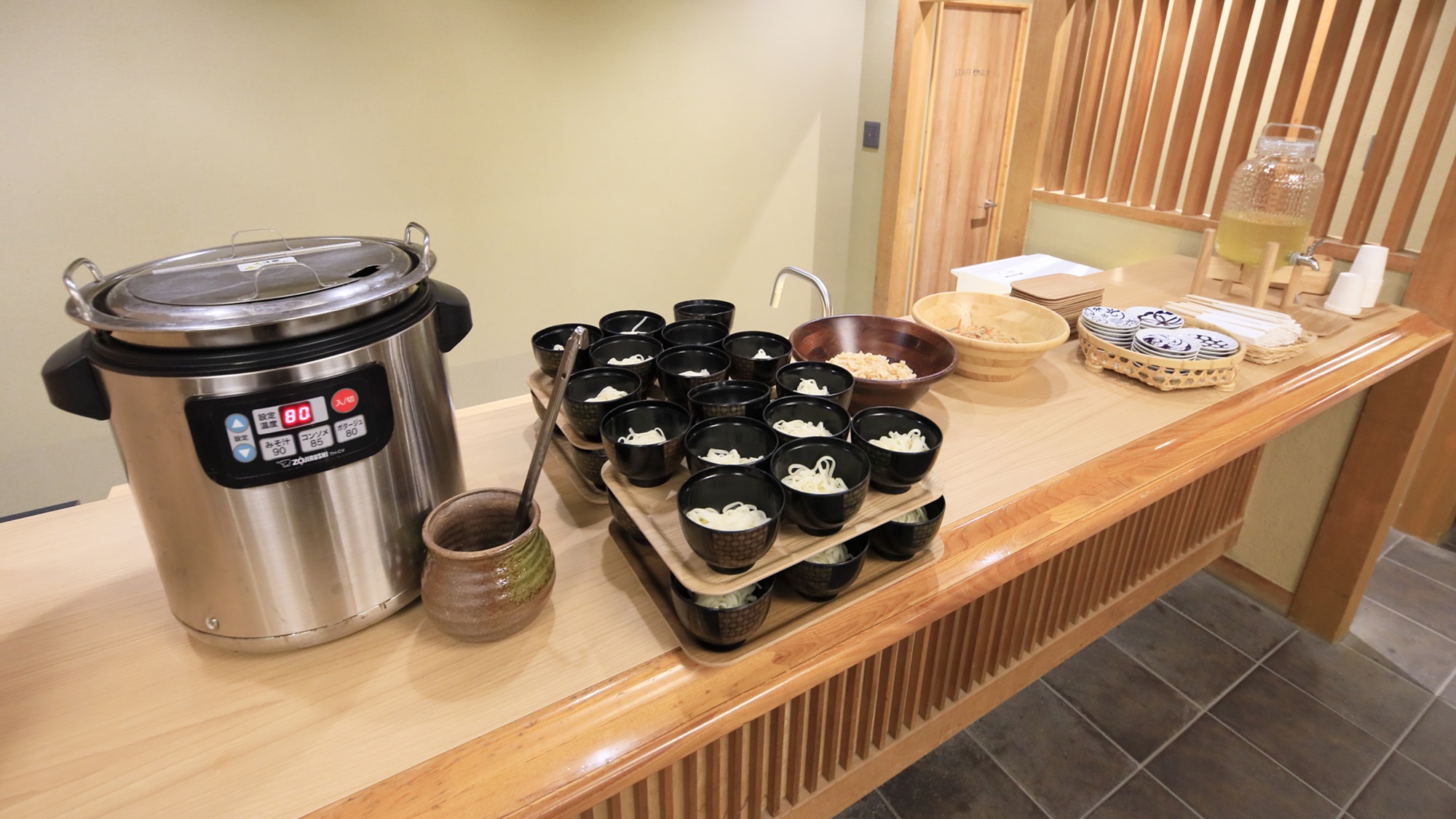 【お夜食サービス】ご夕食後に、ロビーラウンジにてお夜食のご提供もございます（一例）