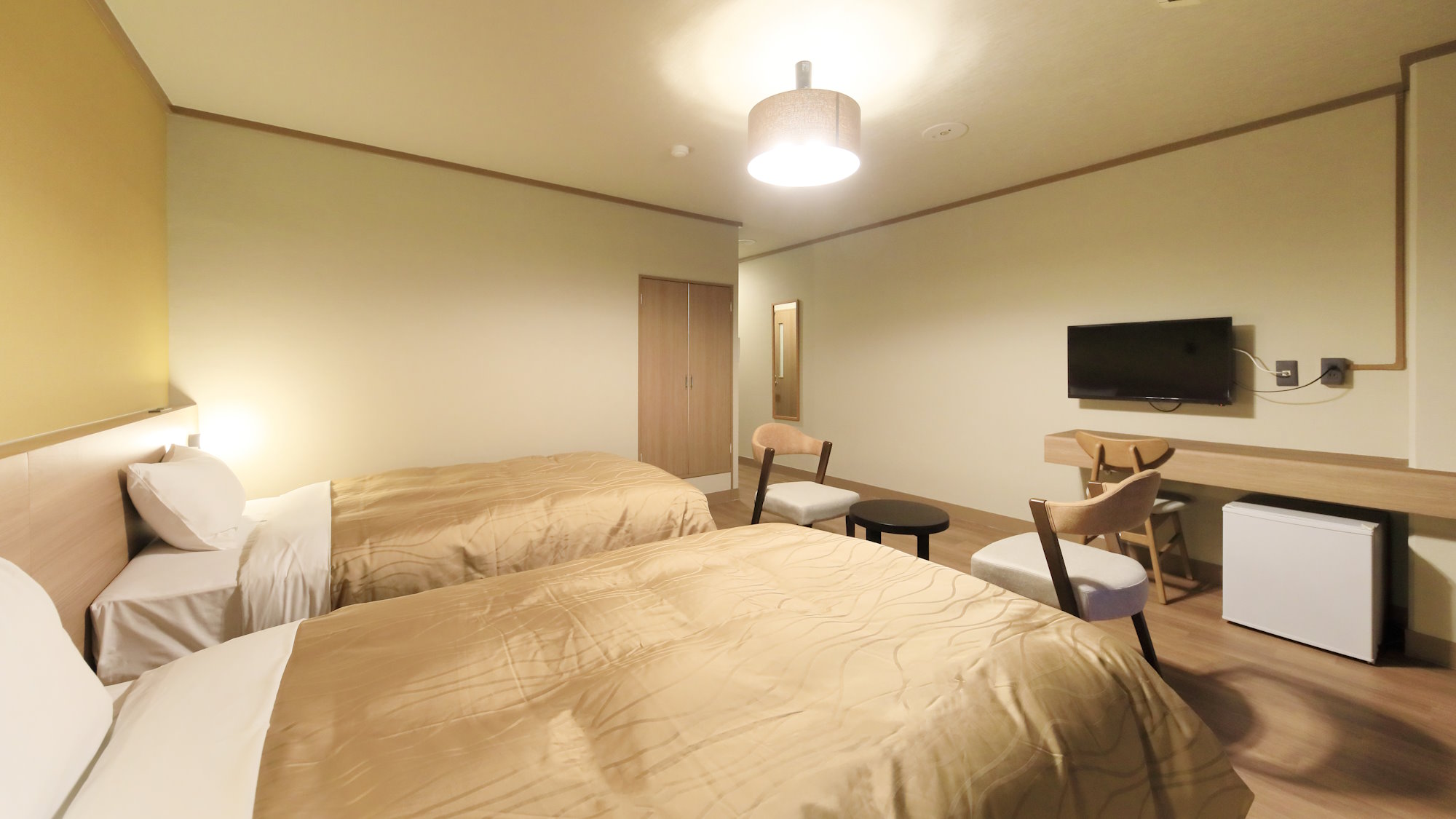 【洋室ツインベッド】客室全体が見渡せるつくりとなっております（一例）