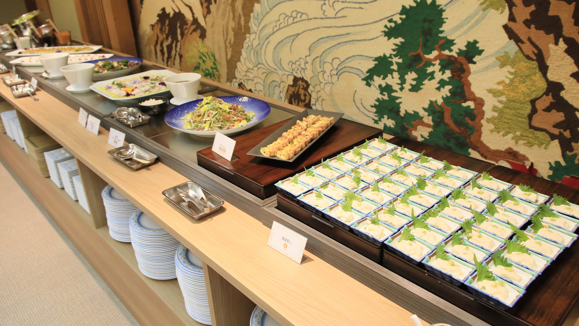 【ハーフビュッフェ：ご夕食】カルパッチョやテリーヌなど冷たいお食事もご用意いたしております（一例）