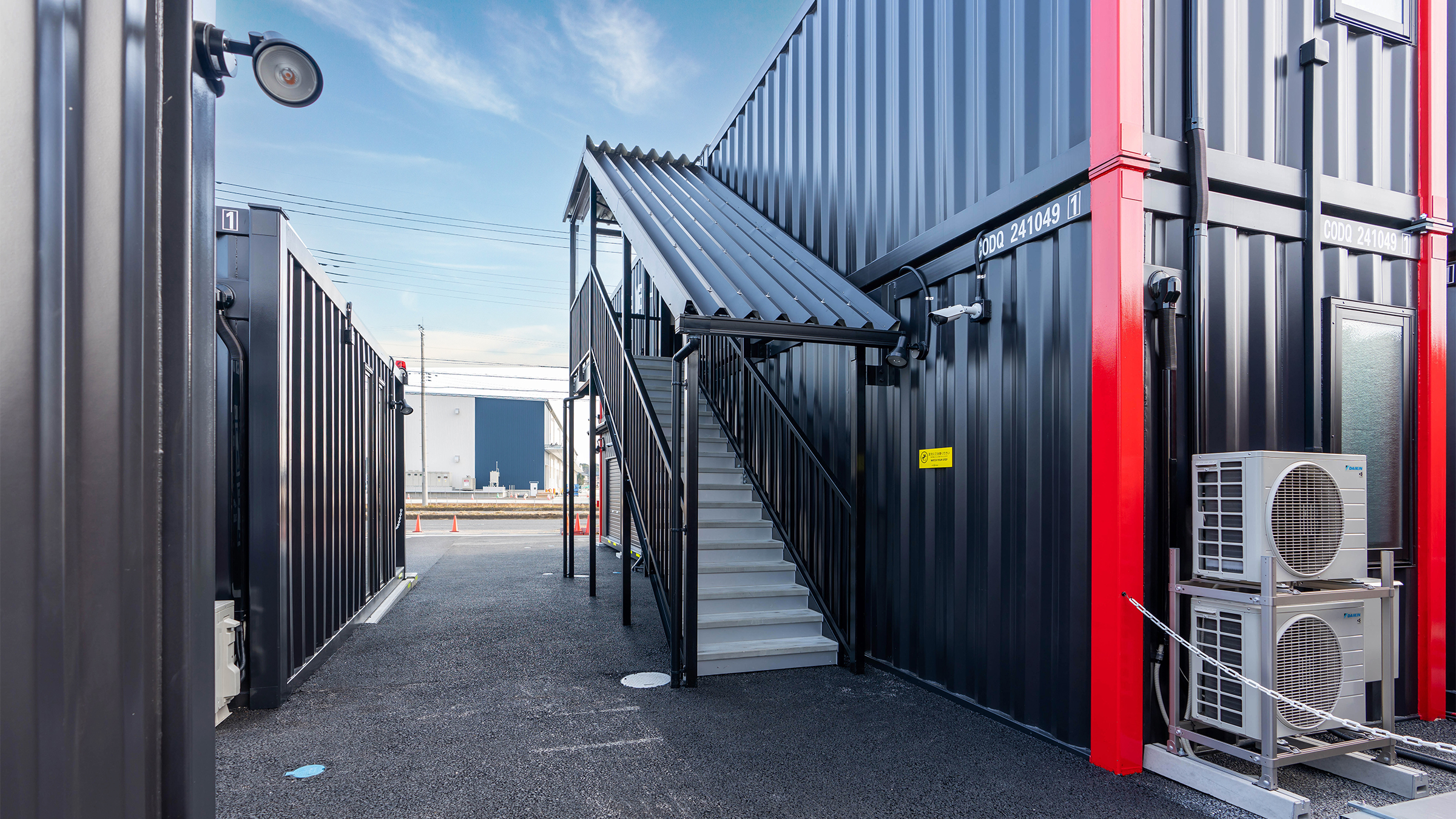 部屋外観（階段）