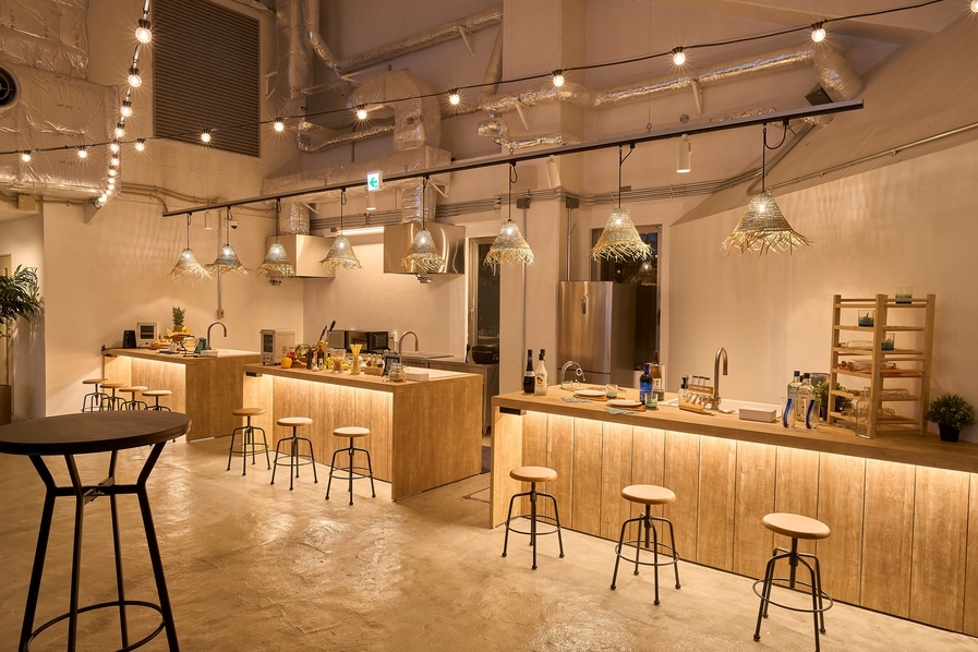 【グループ・ファミリー旅行に！】専用シャワー・トイレ付の大人数個室で快適ステイ♪（朝食付き）