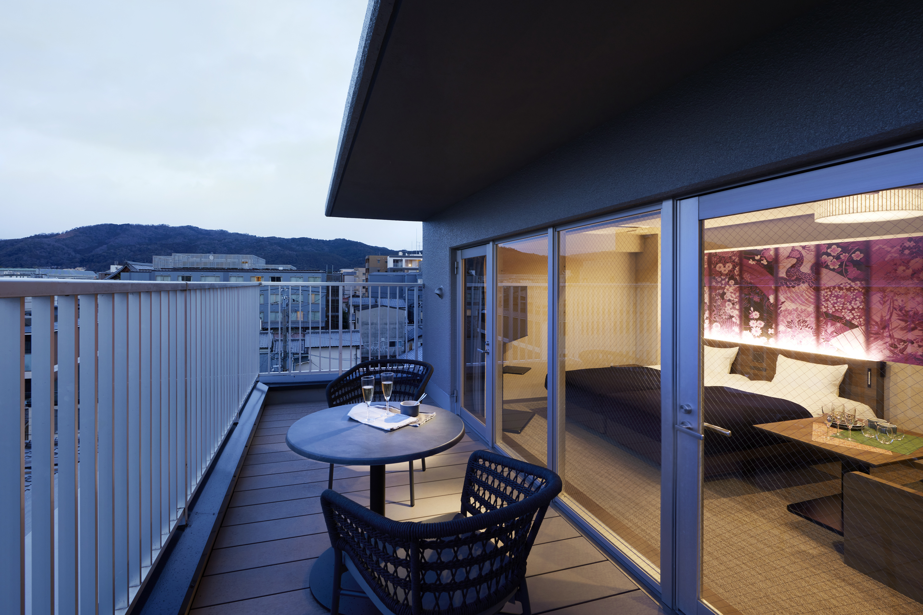 スタンダード3ベッド ルーフバルコニーアクセス