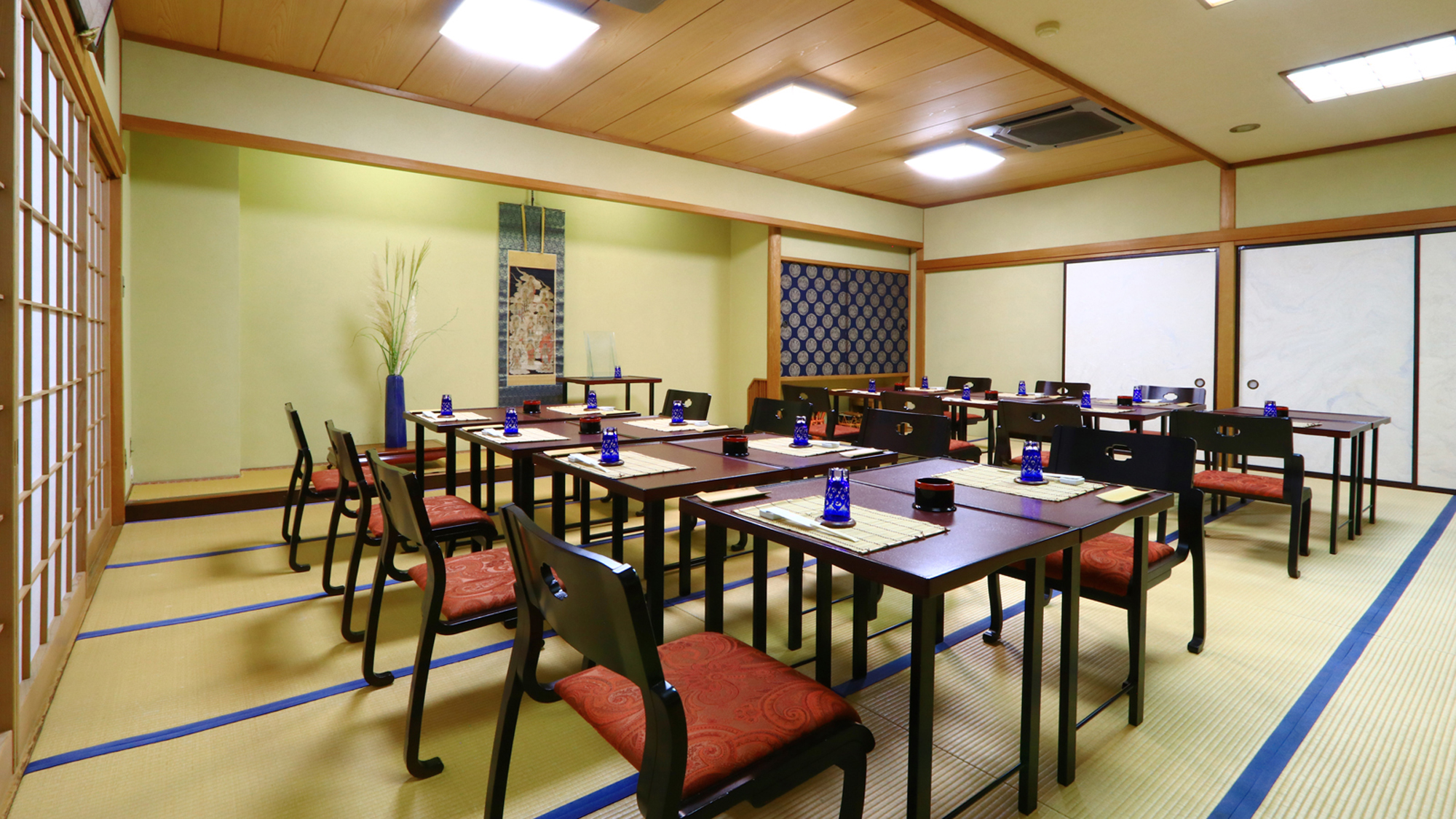 大広間 ◆座敷と椅子机のどちらでもご用意します