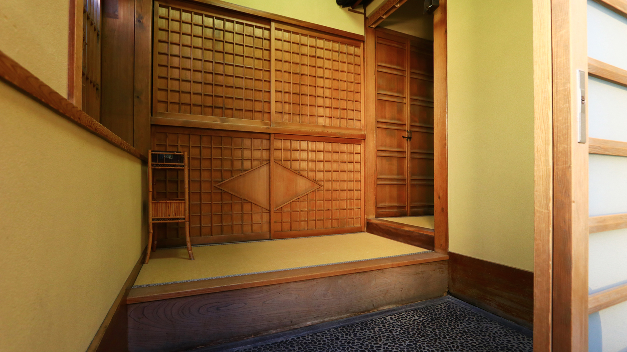 離れ二間続き和の空間月◆ -玄関-