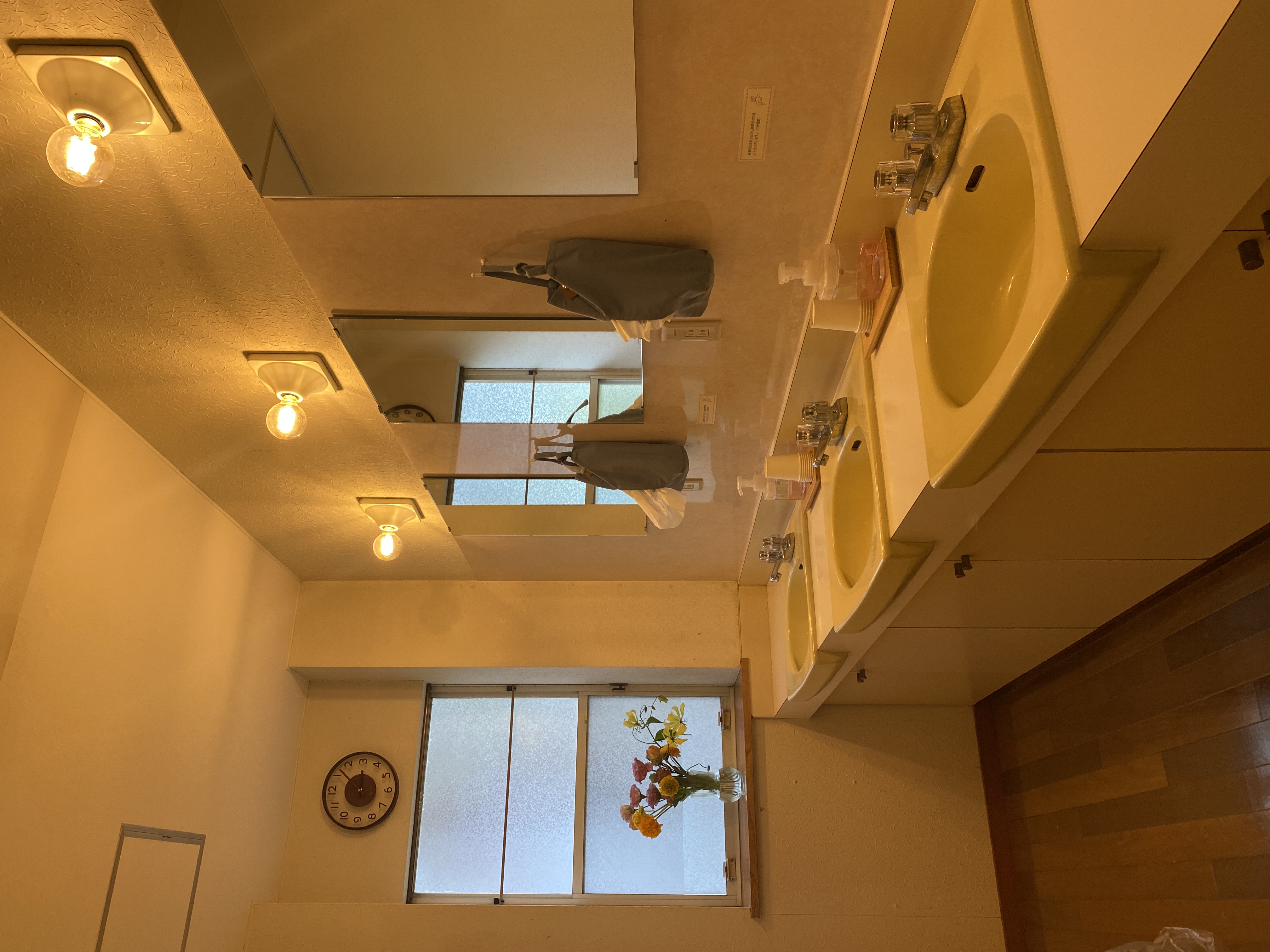 １Ｆ共用の洗面台。同時に３人利用可能です