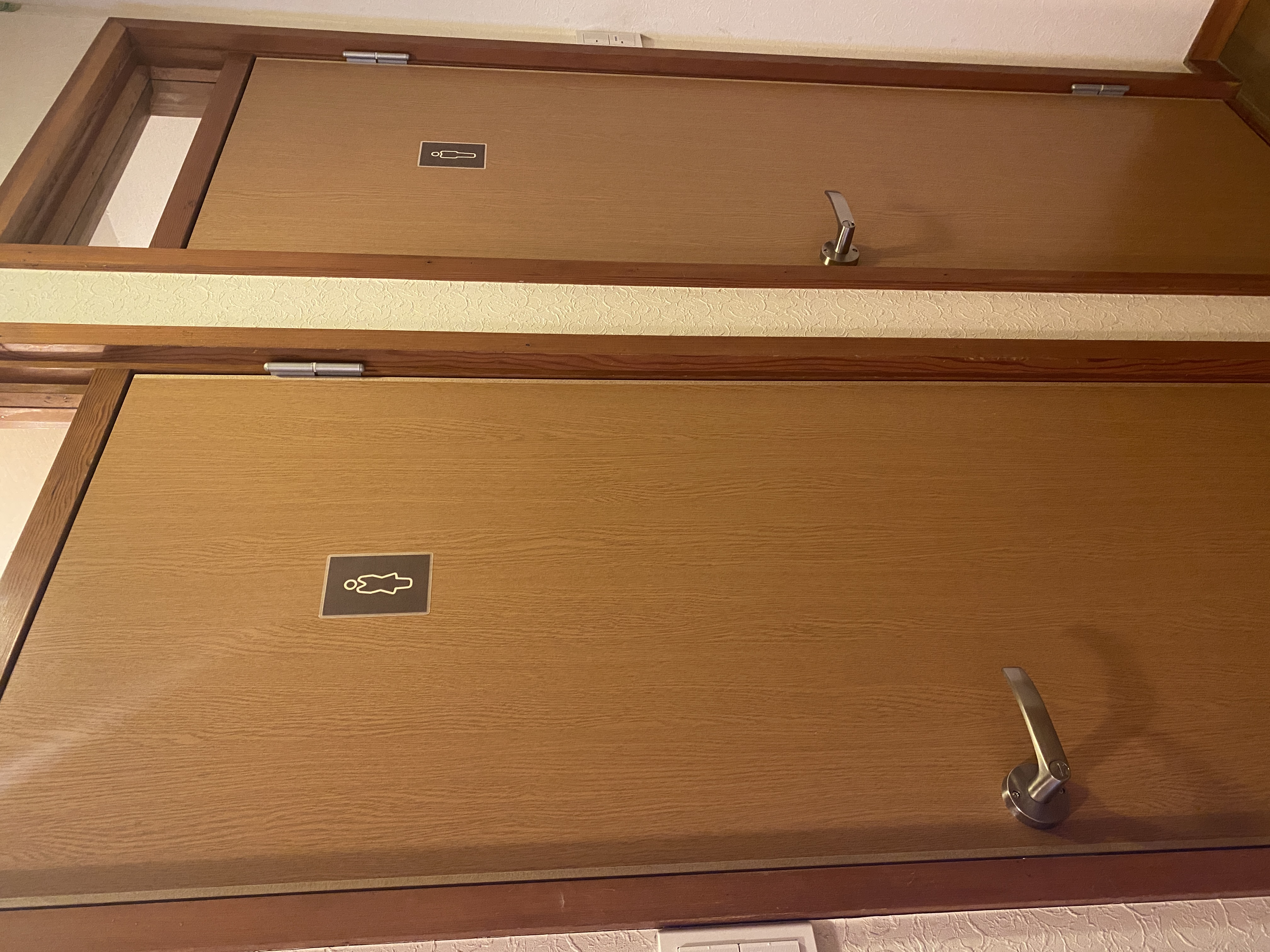 １Ｆトイレは男女それぞれ分かれています