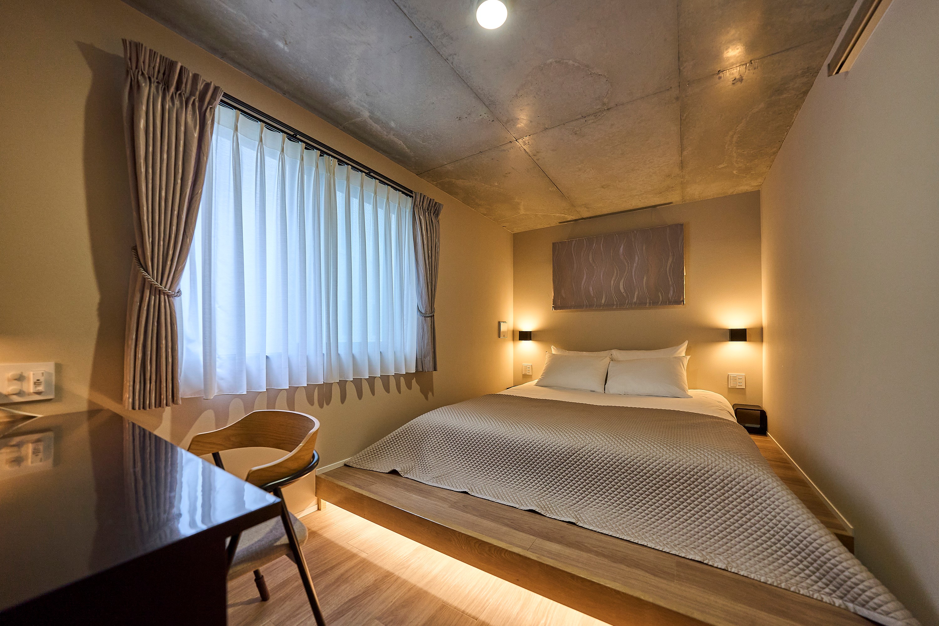 夜は間接照明でお洒落にライトアップ