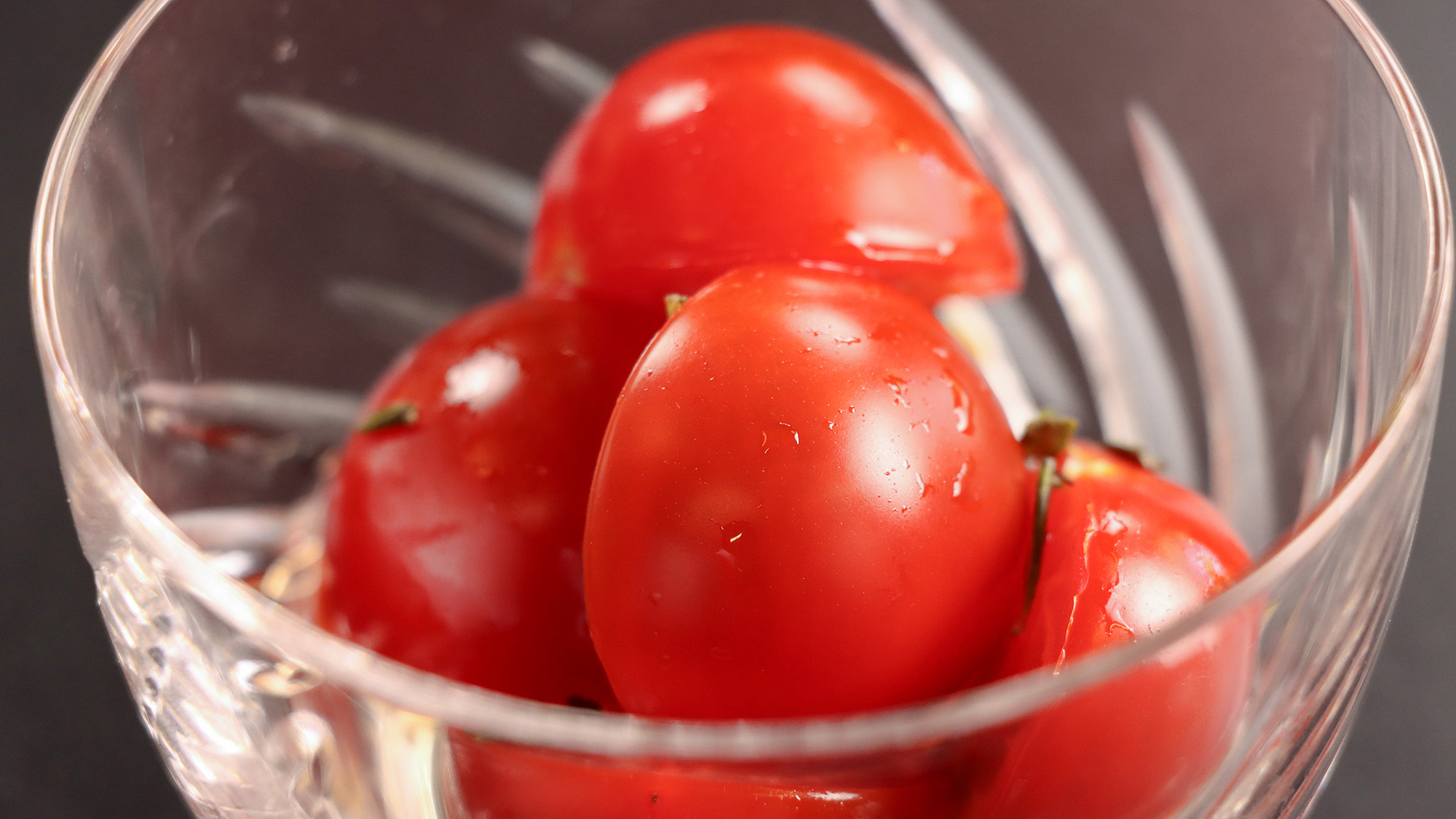 #夏夕食　軽やかな口当たりが嬉しいかな口当たりが嬉しい、涼やかなミニトマトのマリネです