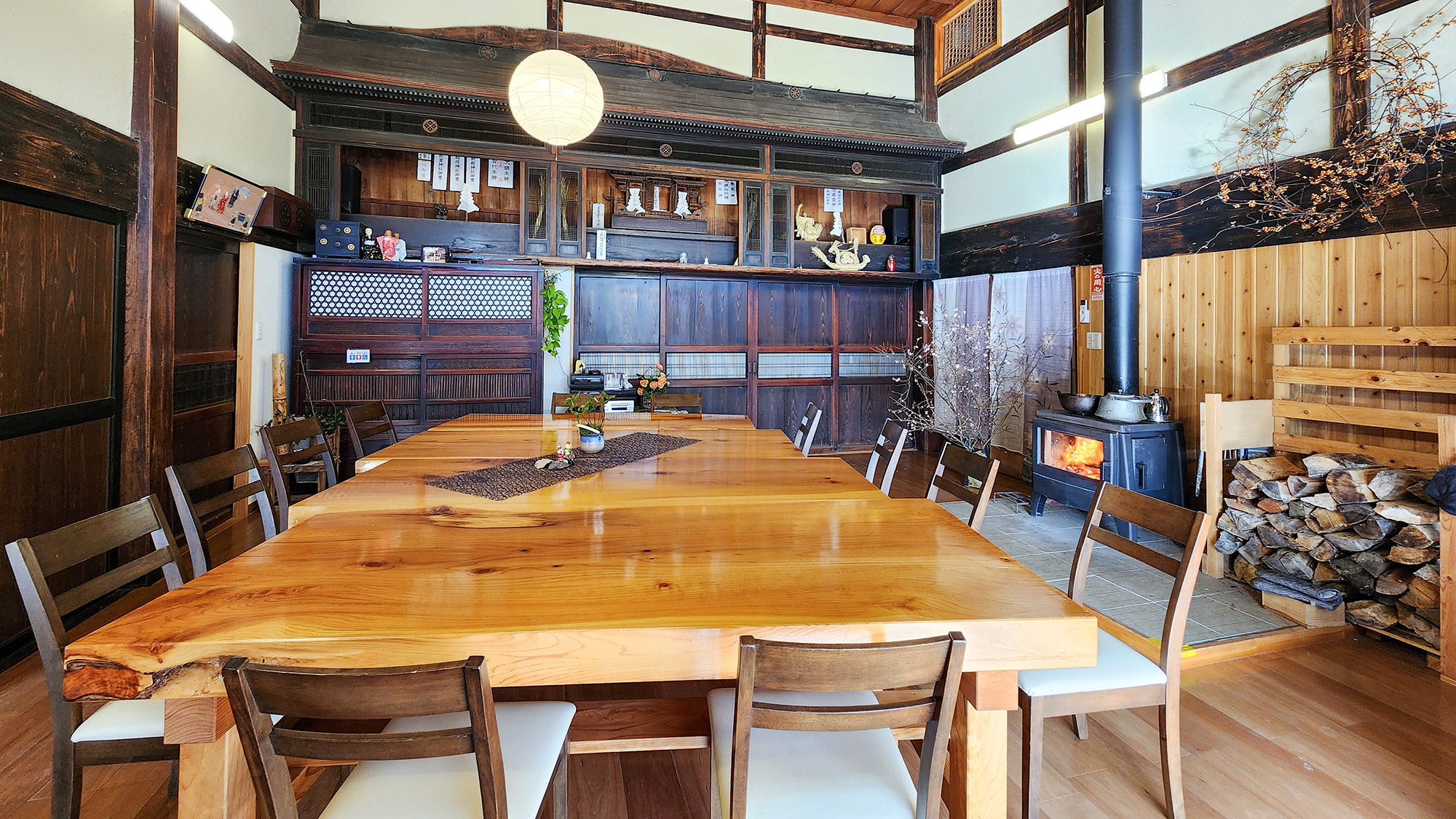 ＃館内イメージ　会話が弾む和のダイニングスペース