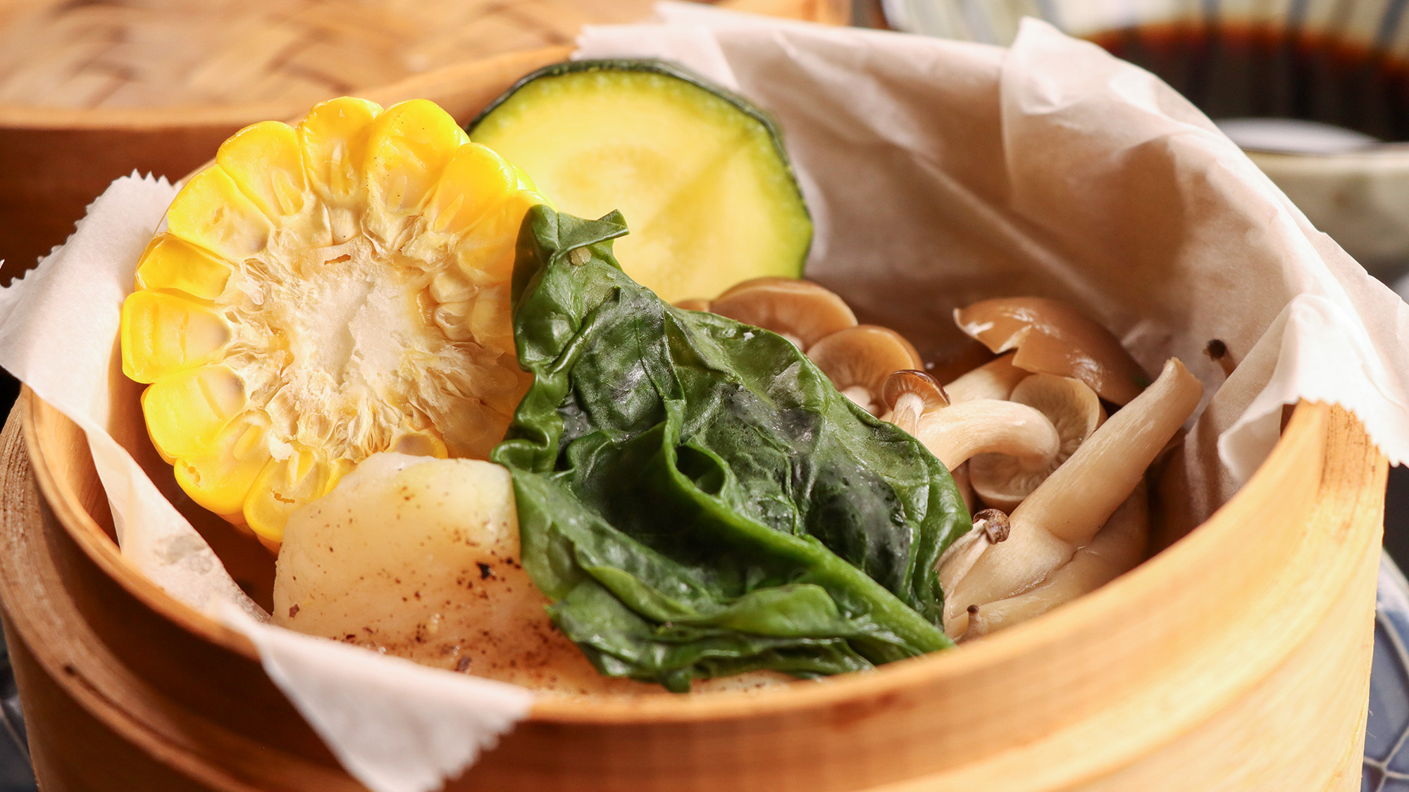 #夏夕食　旬の野菜と鱈の旨みが広がる、ヘルシーな蒸し料理をお楽しみください