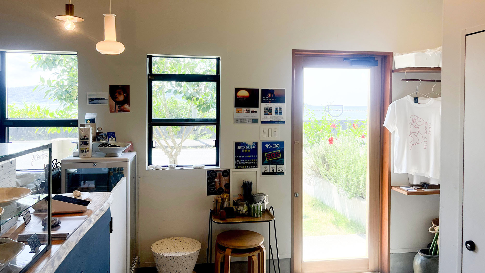 ・【CAFE】奄美フルーツドリンクやブレンドコーヒーなどを販売。のんびりとしたカフェタイムを