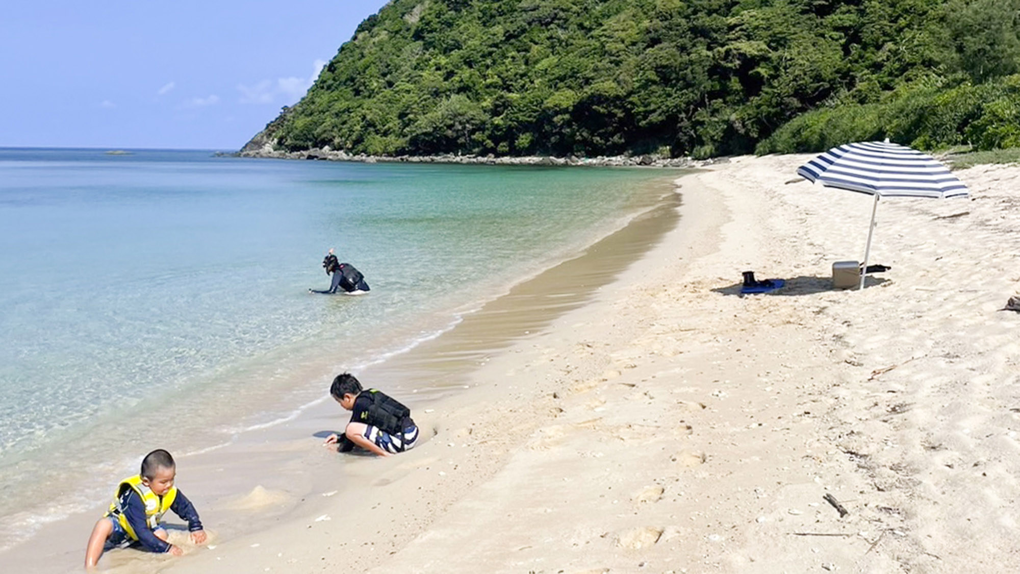 ・【周辺】ビーチは混雑していないため、泳いだり砂浜で遊んだりするのにぴったりです