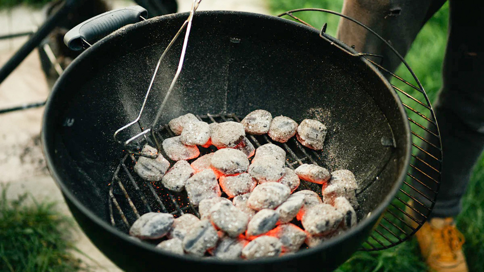 ・【BBQ】機材はレンタル可能。グリル、網、木炭、トング類、食器類付きです※有料