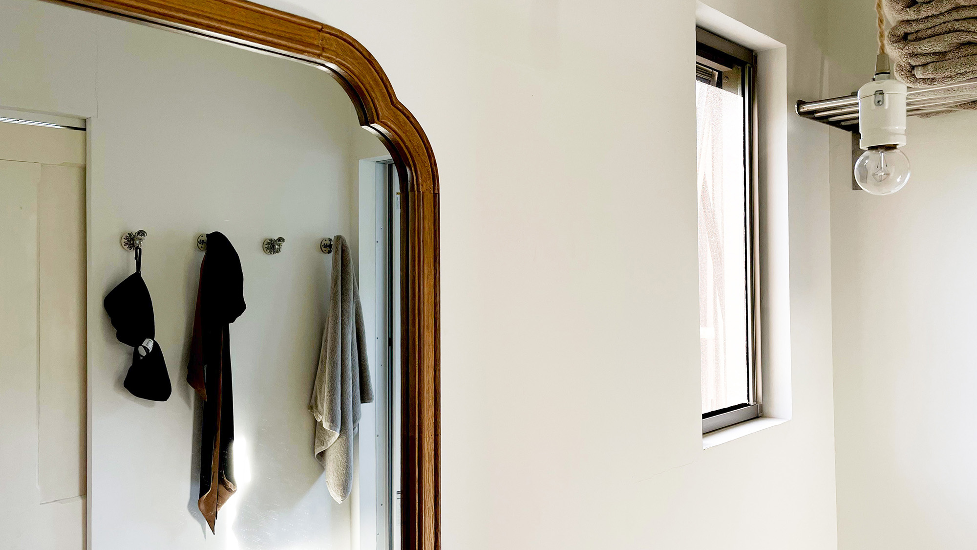 ・【ツインルーム】タオルやバスタオルは洗面スペースにご用意しております